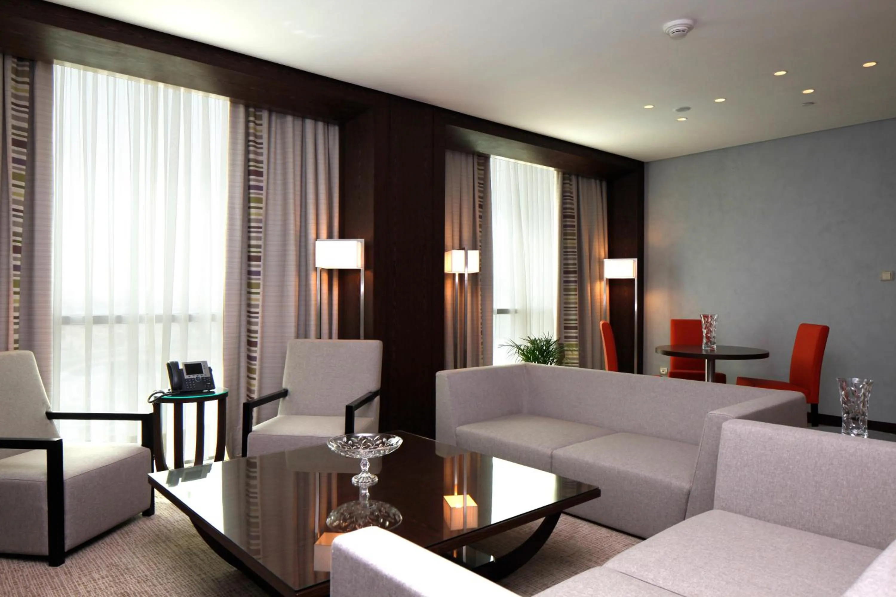 Photo of the whole room, Seating Area in Holiday Inn Meydan, an IHG Hotel