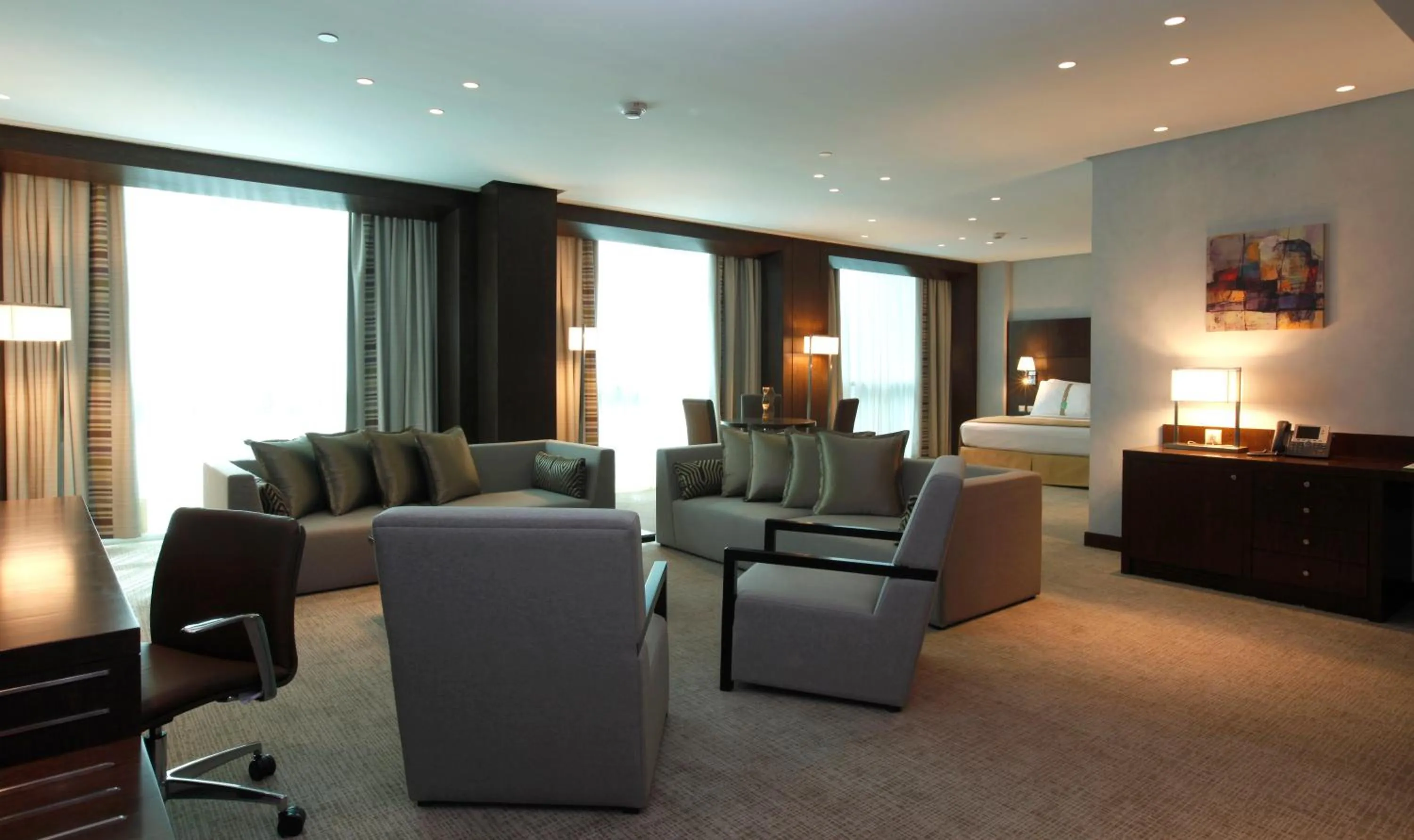 Photo of the whole room, Seating Area in Holiday Inn Meydan, an IHG Hotel