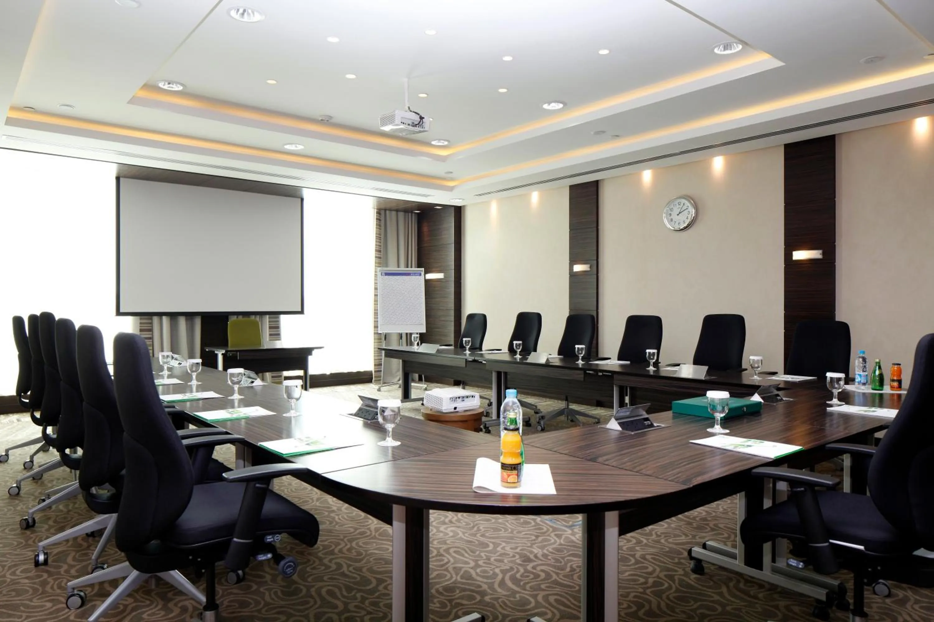 Meeting/conference room in Holiday Inn Meydan, an IHG Hotel