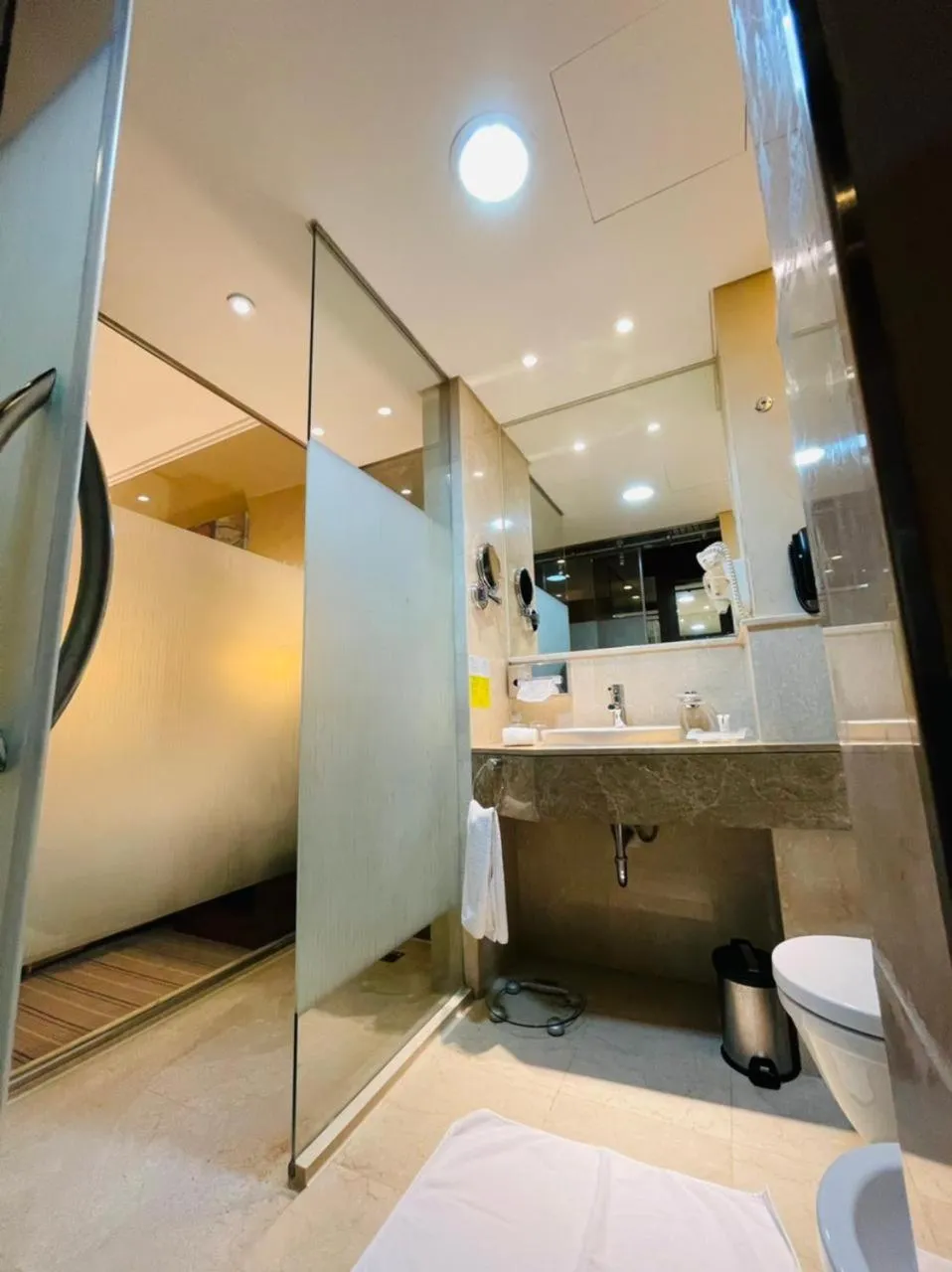 Toilet, Bathroom in Holiday Inn Meydan, an IHG Hotel