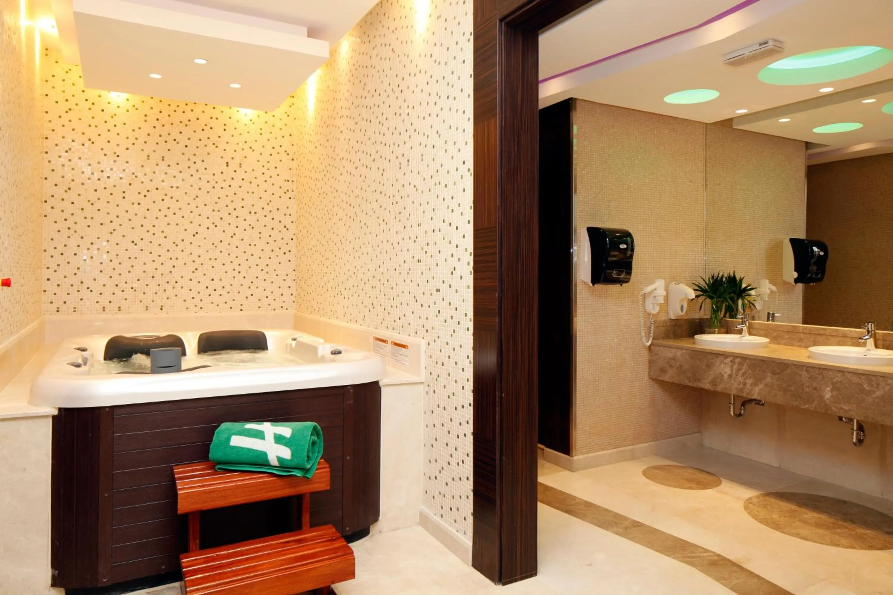 Fitness centre/facilities, Bathroom in Holiday Inn Meydan, an IHG Hotel