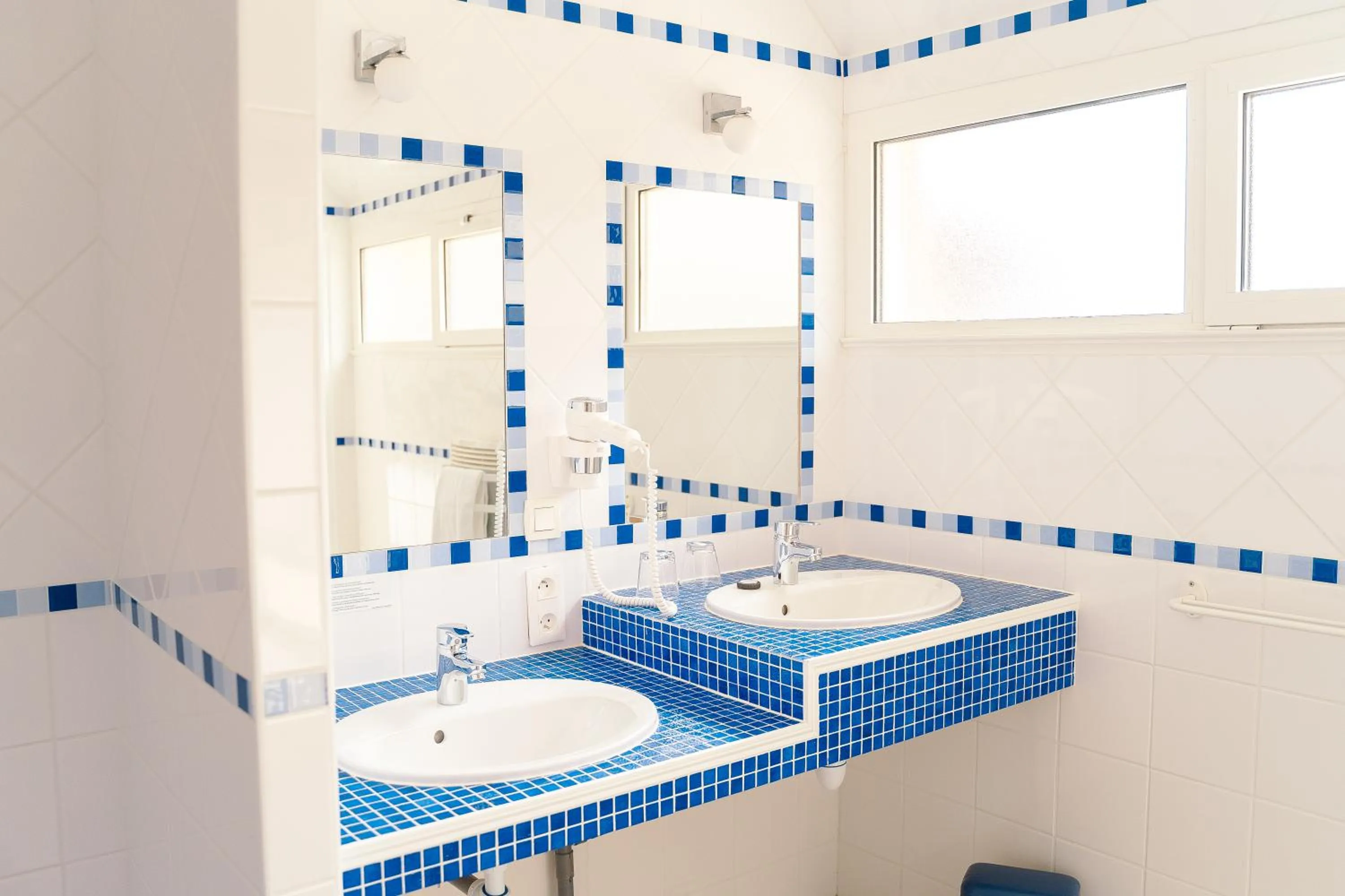 Bathroom in Hôtel Les Agapanthes-Logis Hôtel