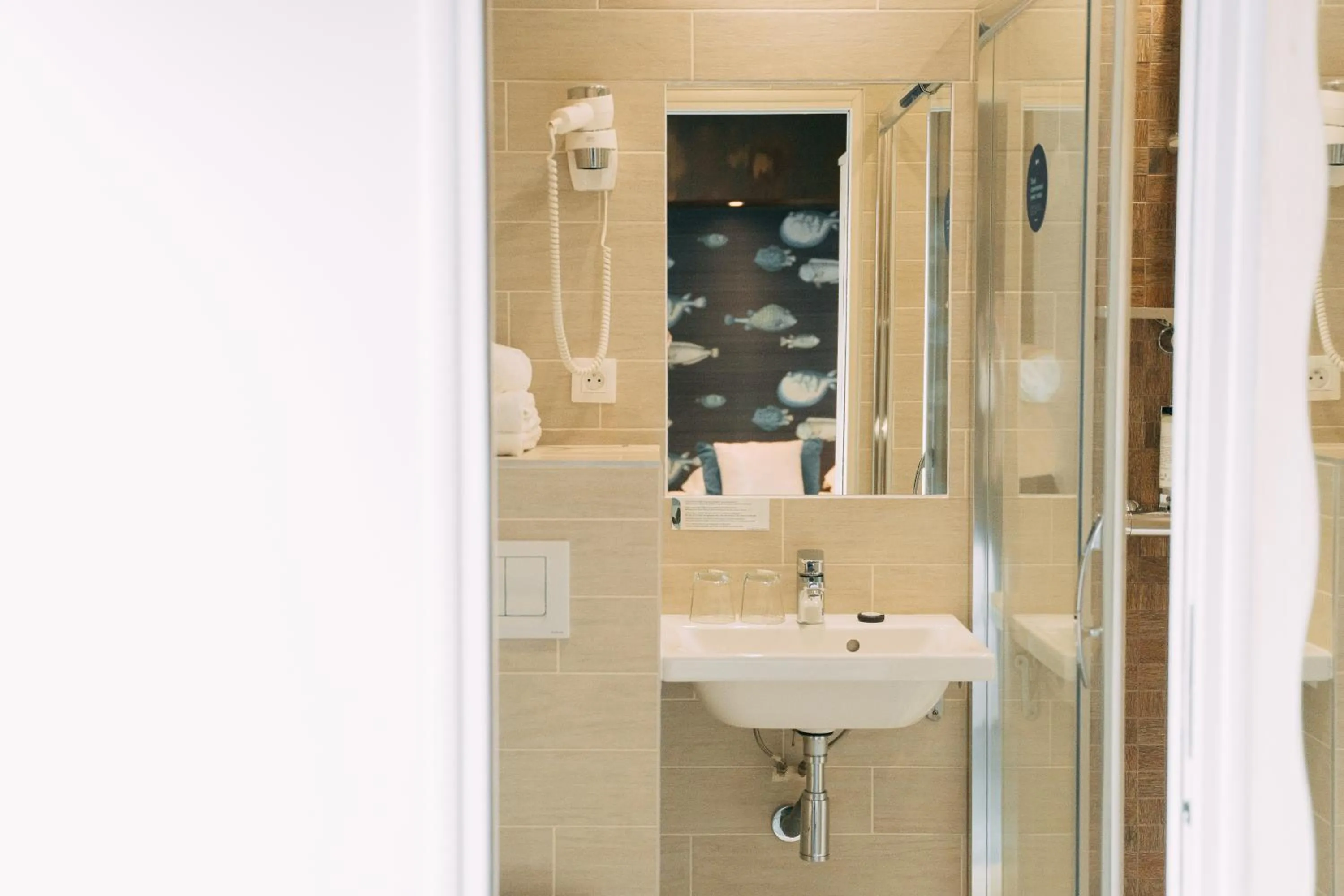 Bathroom in Hôtel Les Agapanthes-Logis Hôtel