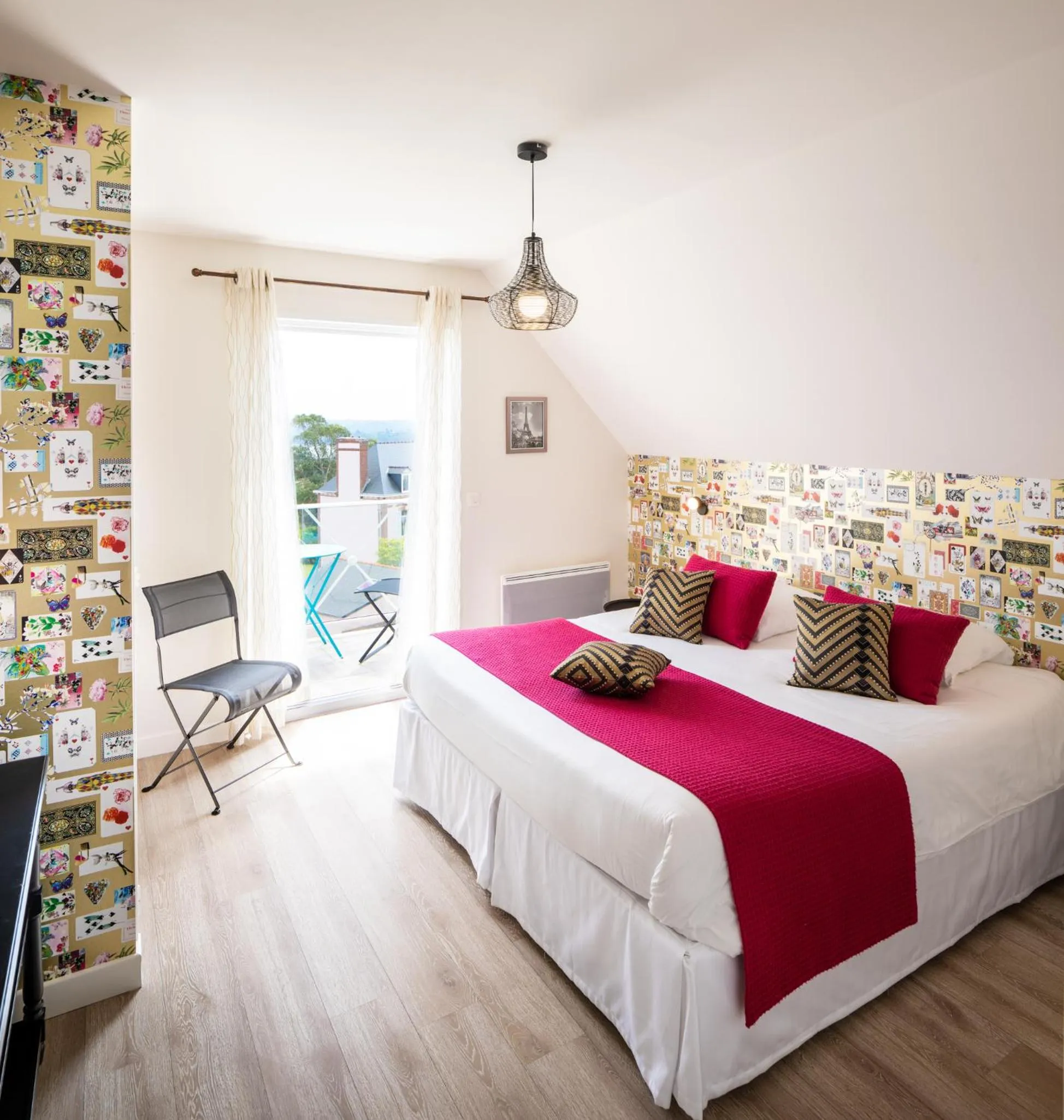 Bed in Hôtel Les Agapanthes-Logis Hôtel