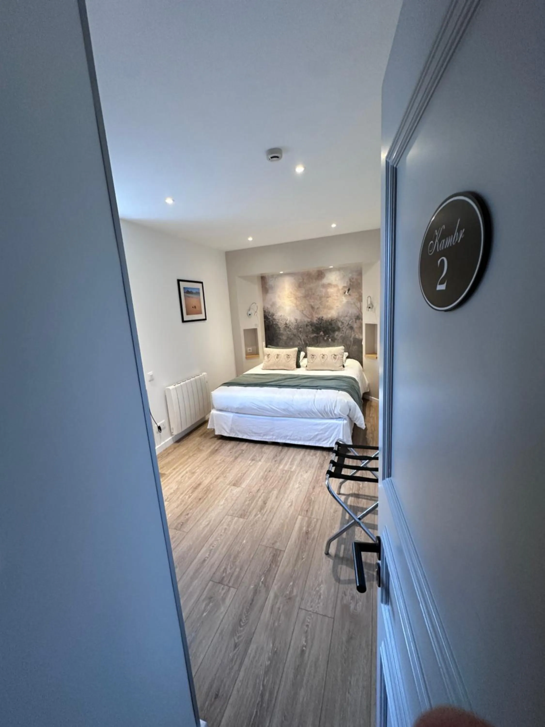 Bed in Hôtel Les Agapanthes-Logis Hôtel