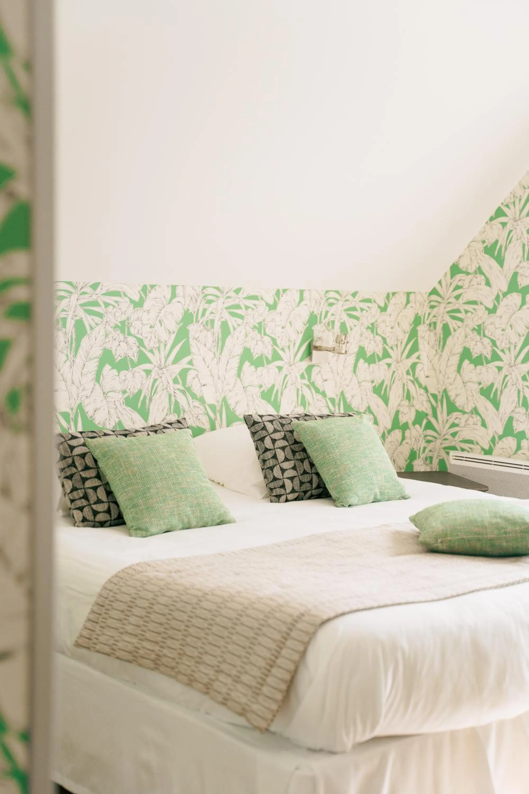 Bed in Hôtel Les Agapanthes-Logis Hôtel