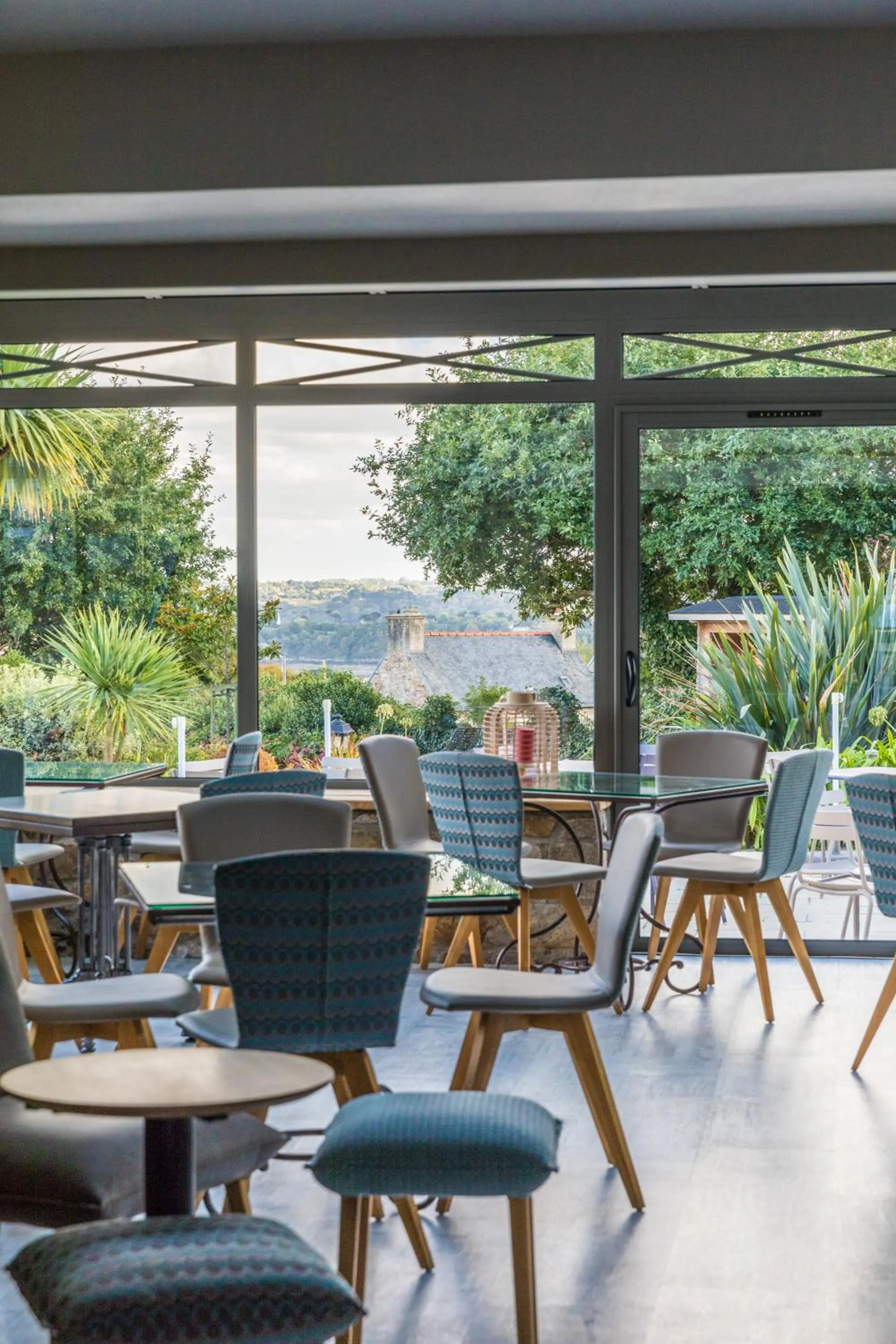 Lounge or bar in Hôtel Les Agapanthes-Logis Hôtel