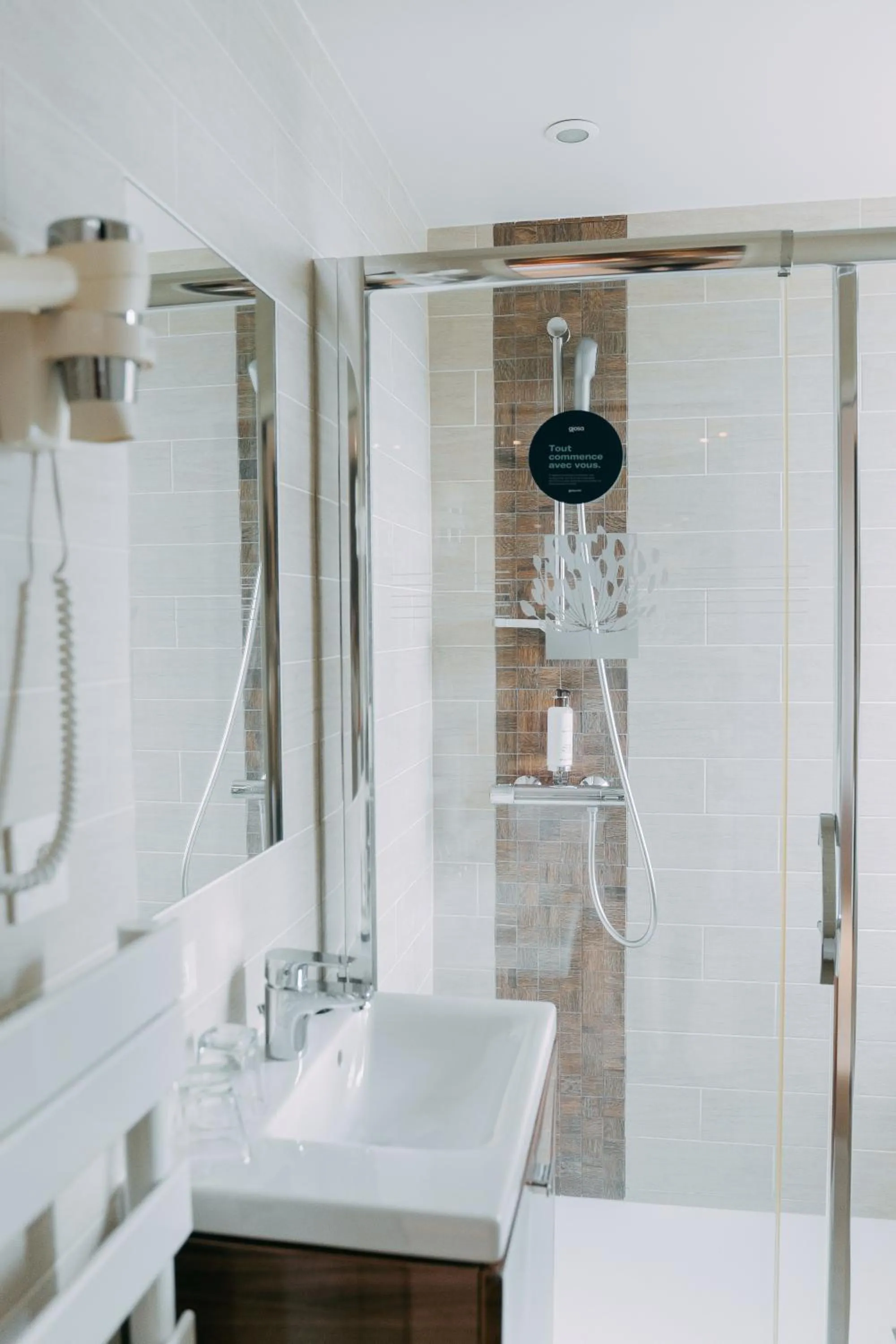 Bathroom in Hôtel Les Agapanthes-Logis Hôtel
