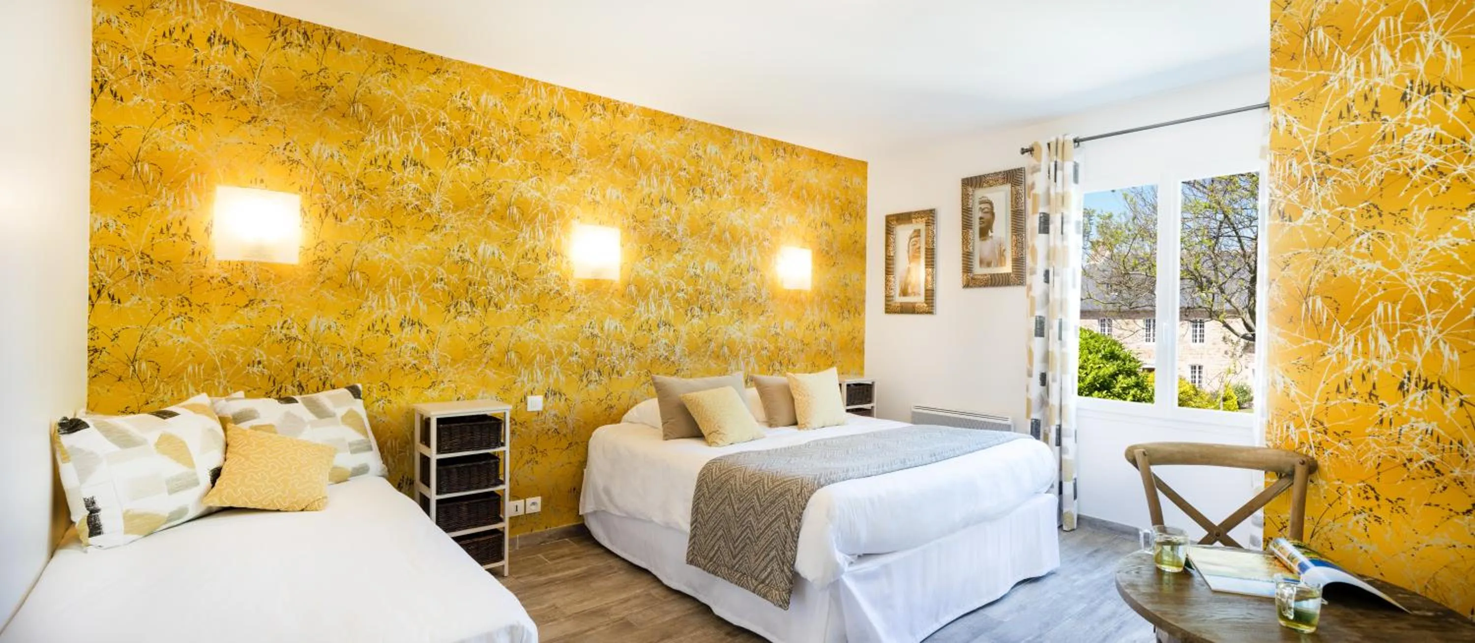 Bed in Hôtel Les Agapanthes-Logis Hôtel