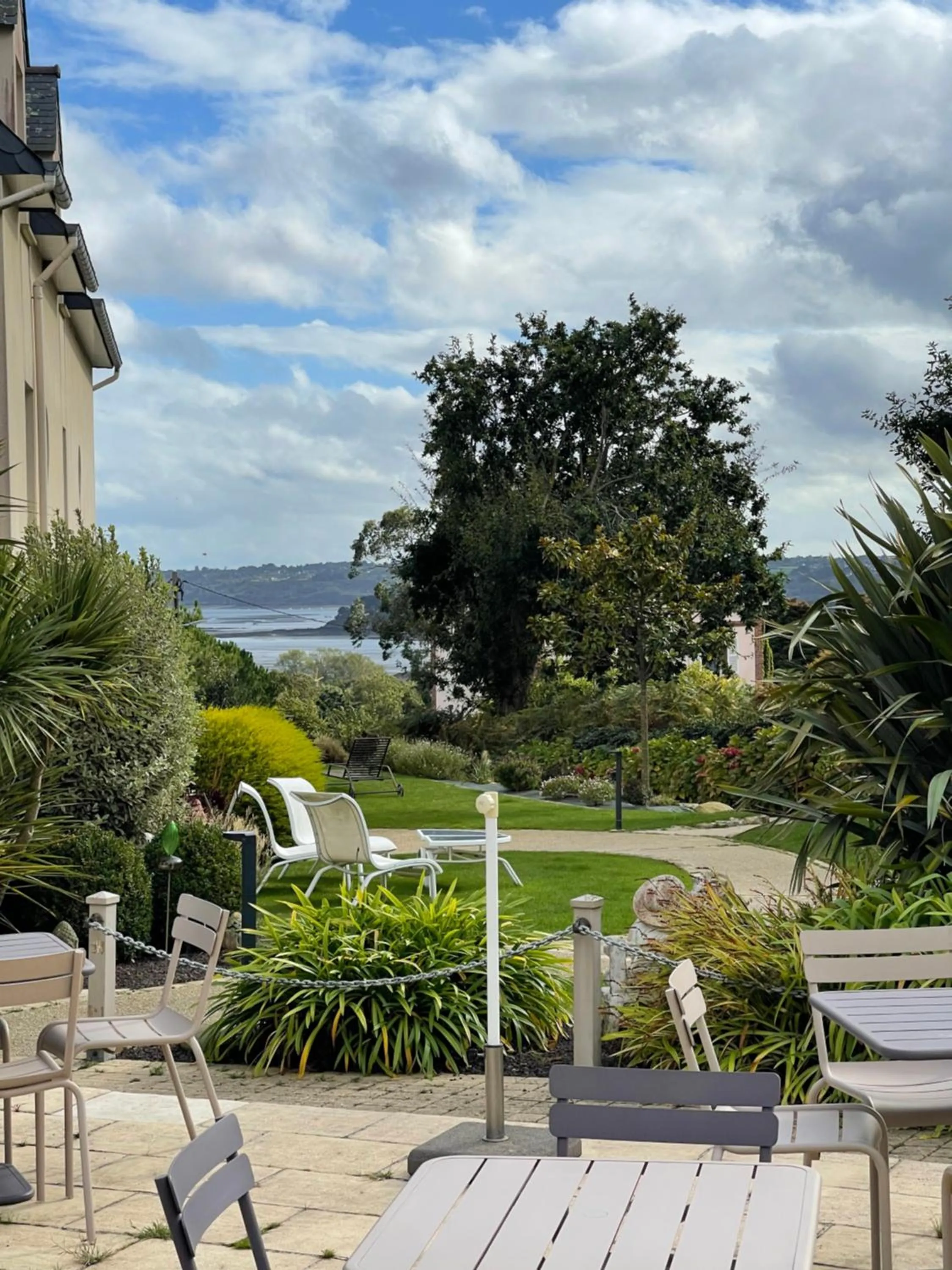 Day in Hôtel Les Agapanthes-Logis Hôtel