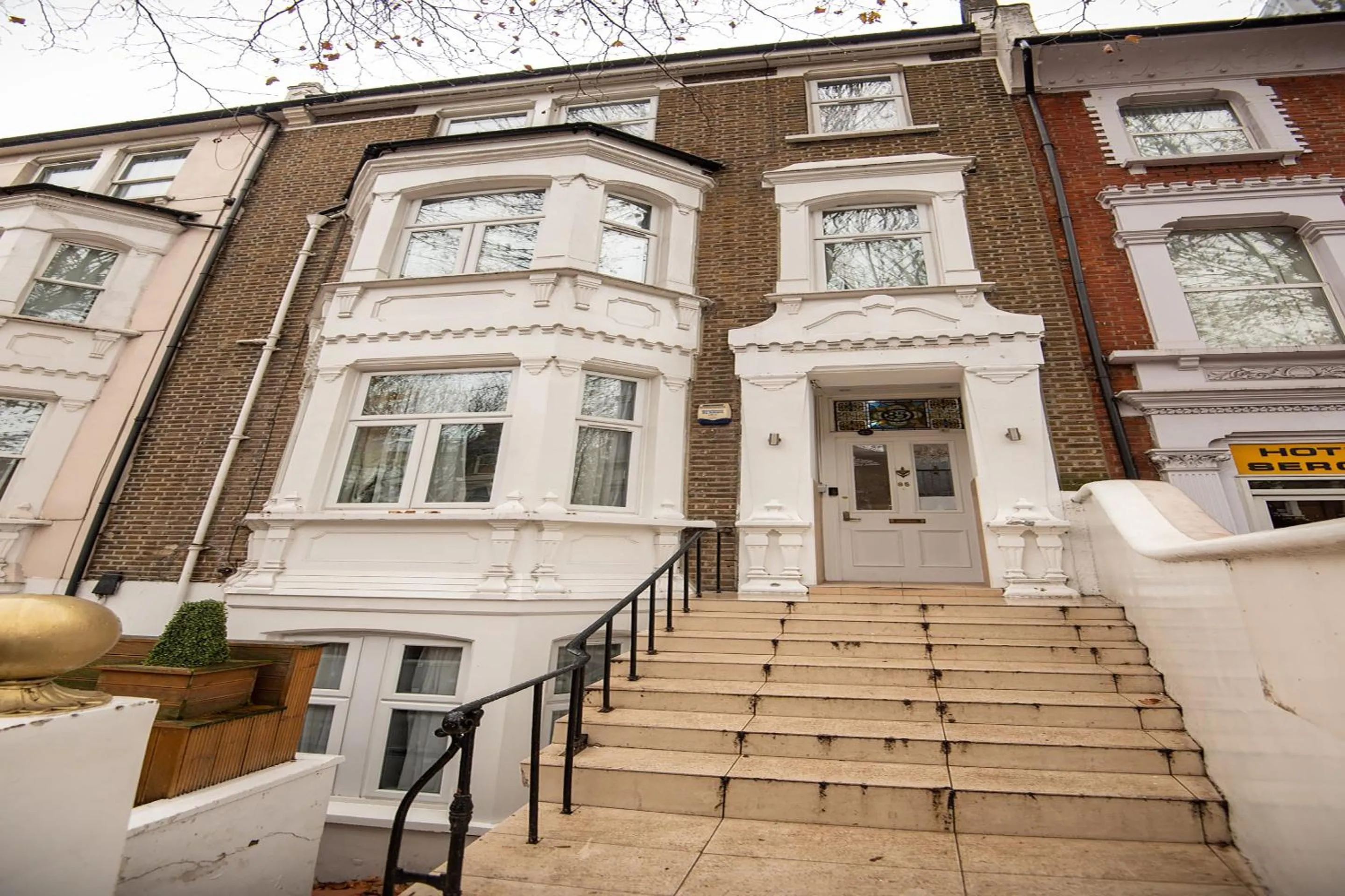 Facade/entrance in Sino Hotel
