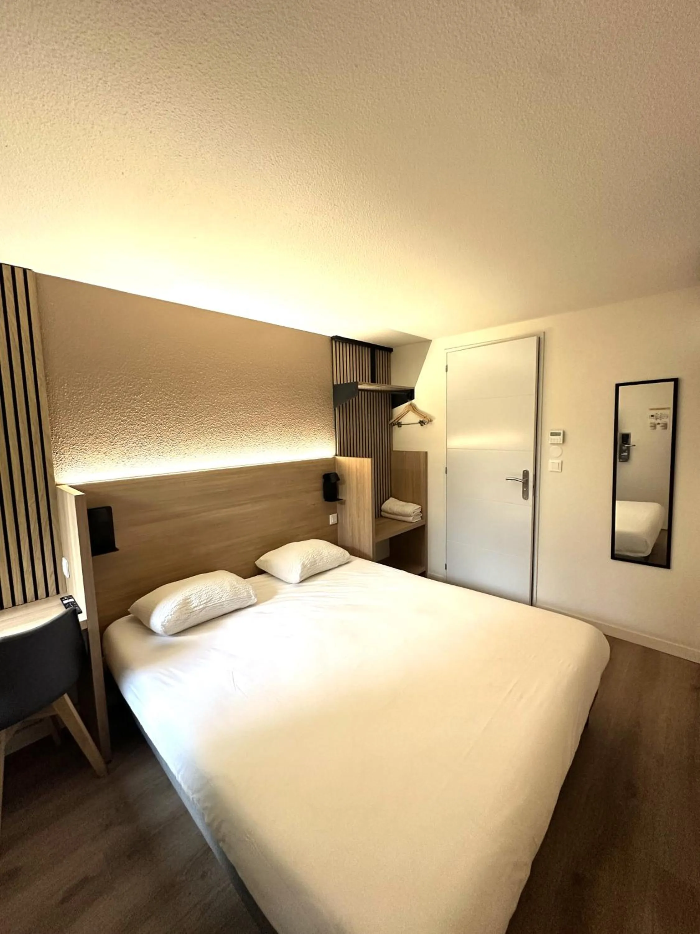 Bed in Premiere Classe Toulon La Seyne-sur-Mer