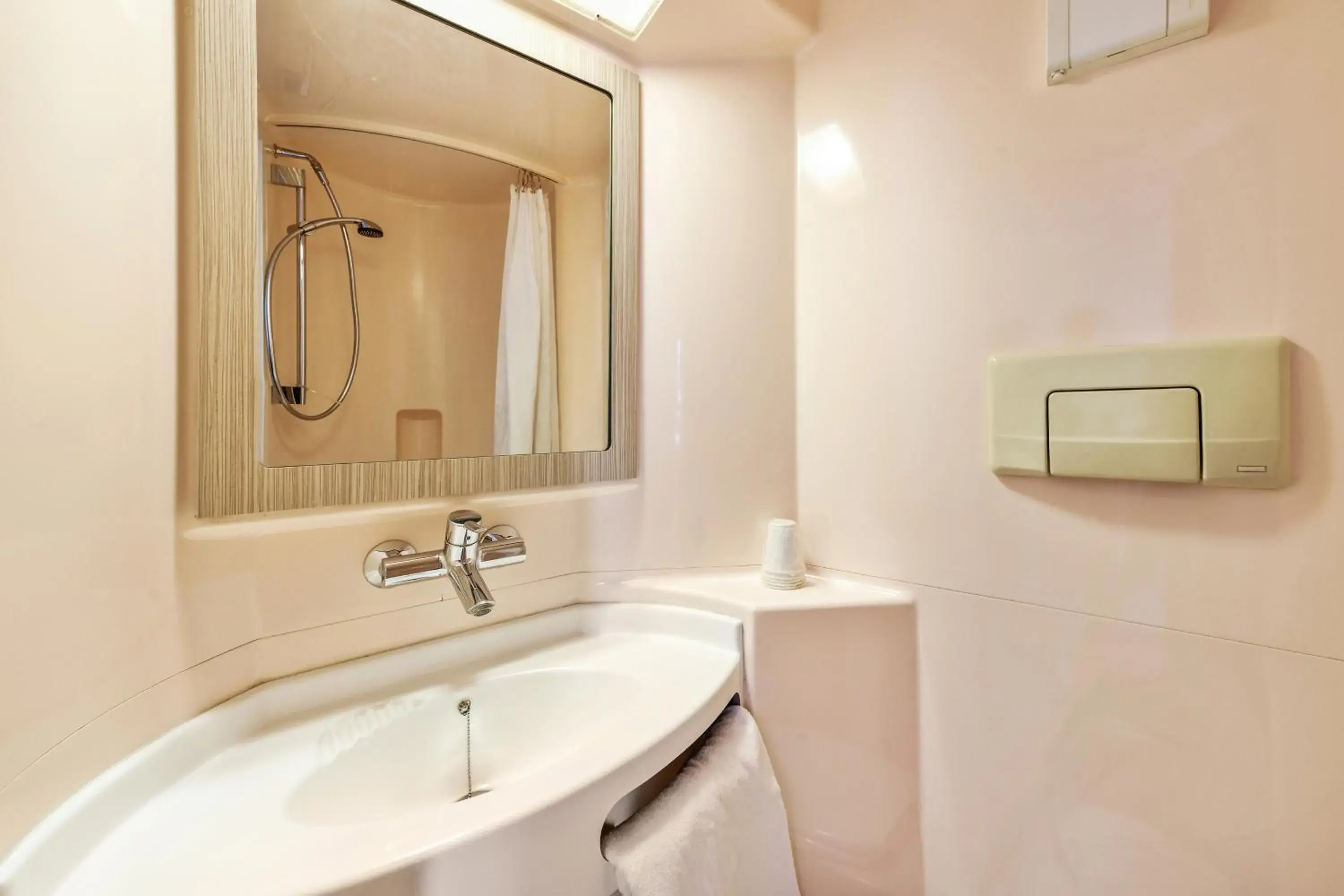 Twin Room in Premiere Classe Toulon La Seyne-sur-Mer Twin Room in Premiere Classe Toulon La Seyne-sur-Mer