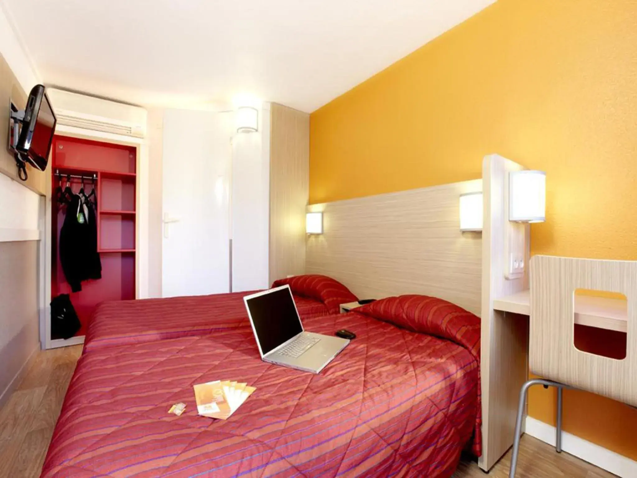 Twin Room in Premiere Classe Toulon La Seyne-sur-Mer Twin Room in Premiere Classe Toulon La Seyne-sur-Mer