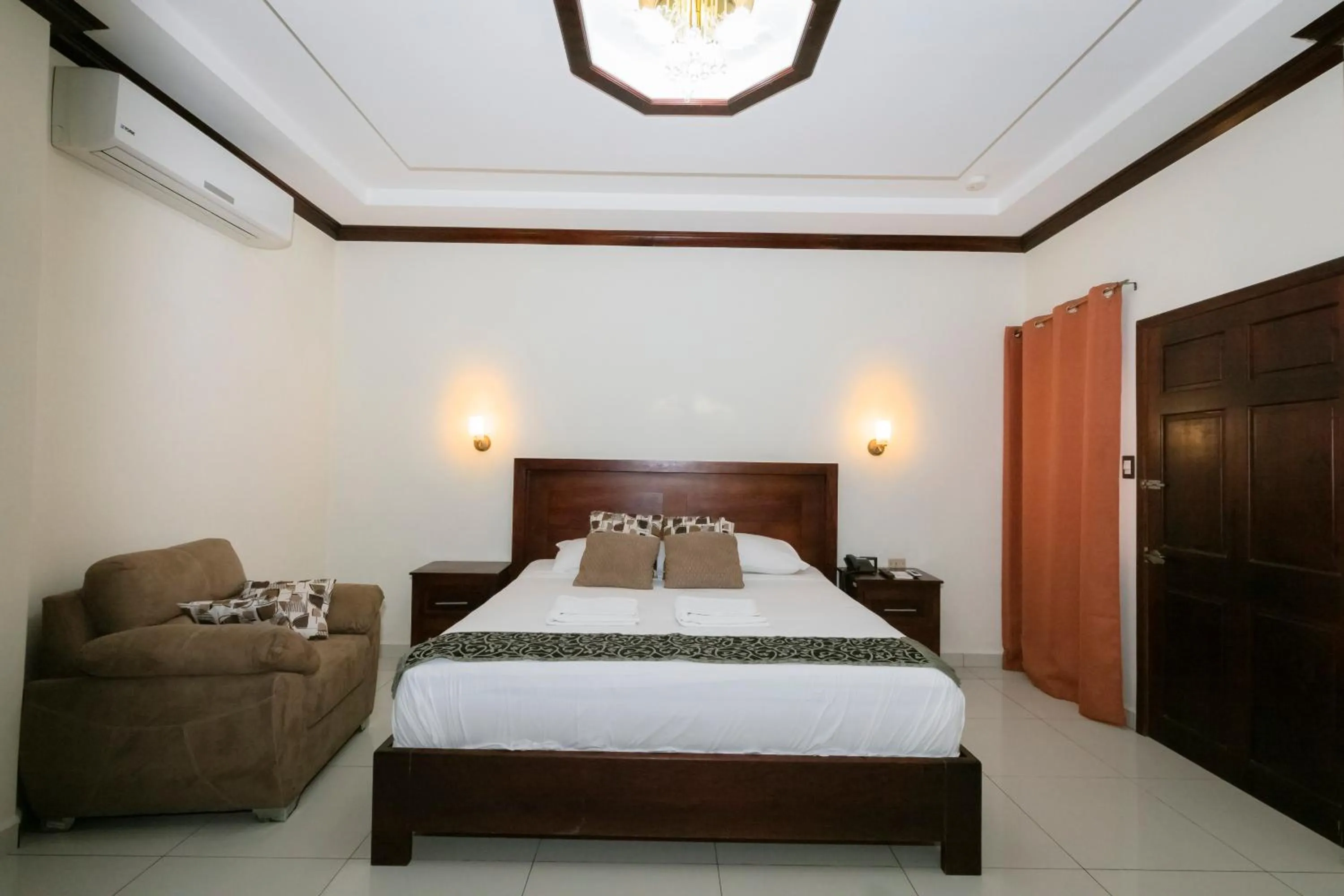 Bed in Hotel Mediterraneo Inn