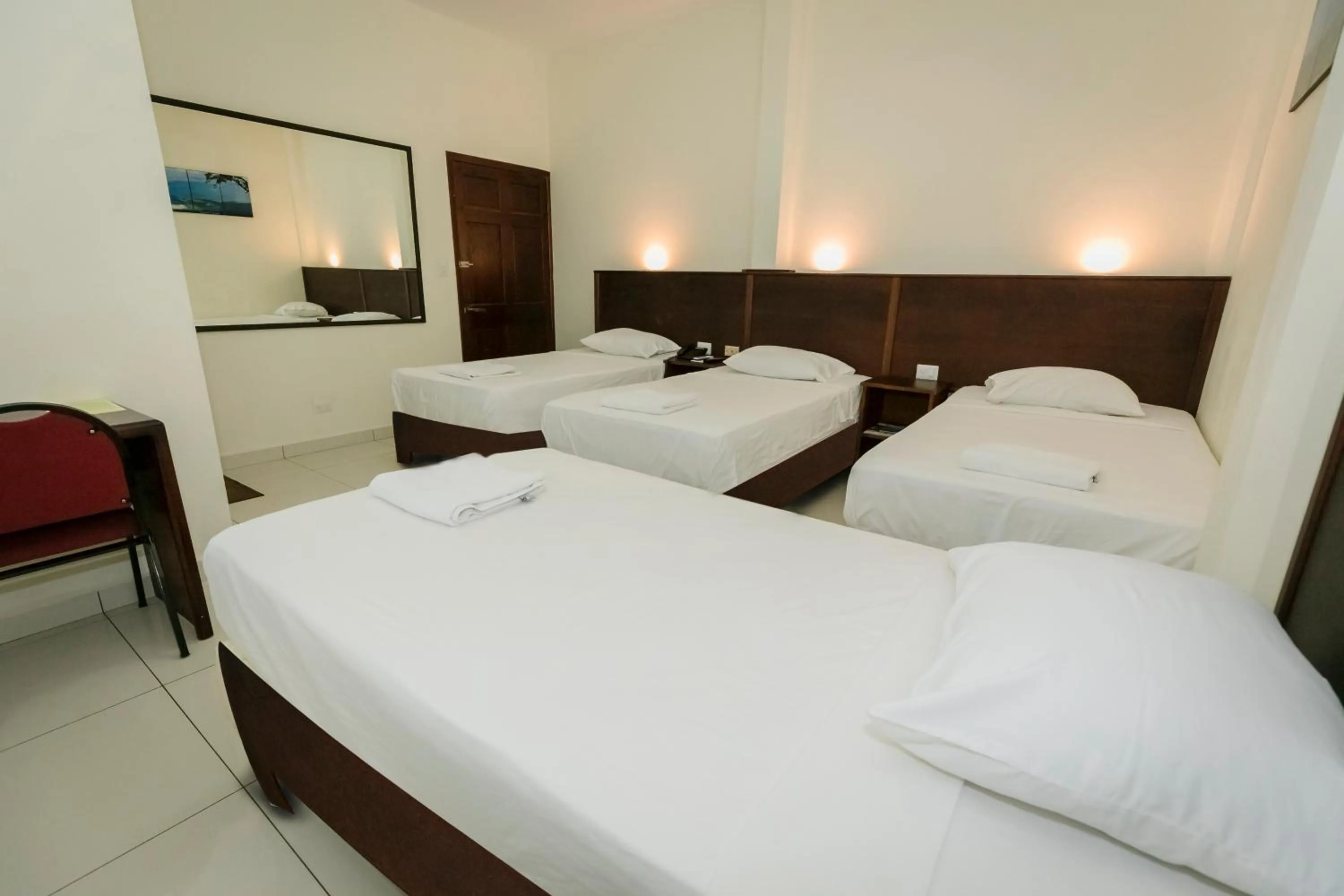 Bed in Hotel Mediterraneo Inn