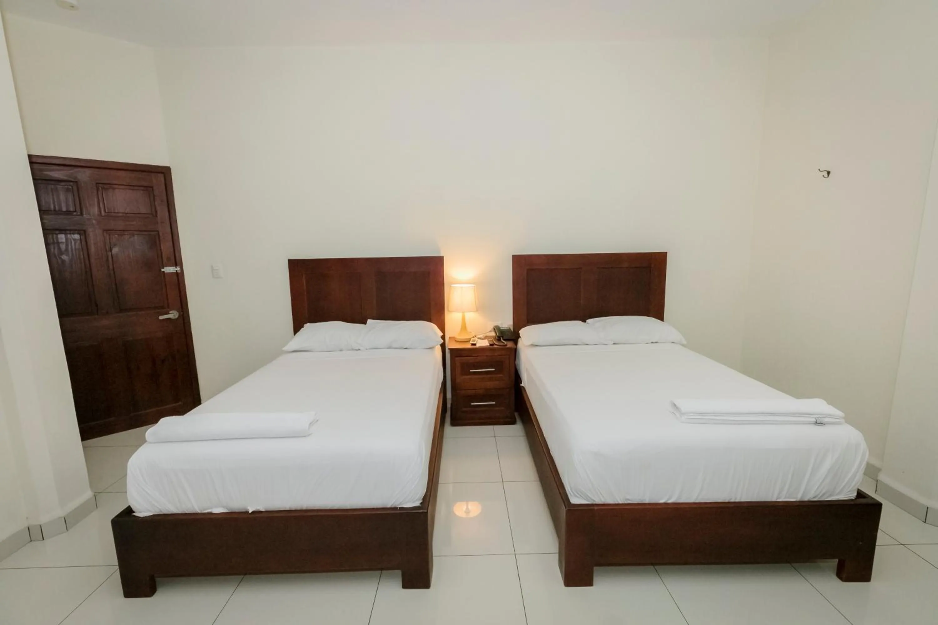 Bed in Hotel Mediterraneo Inn