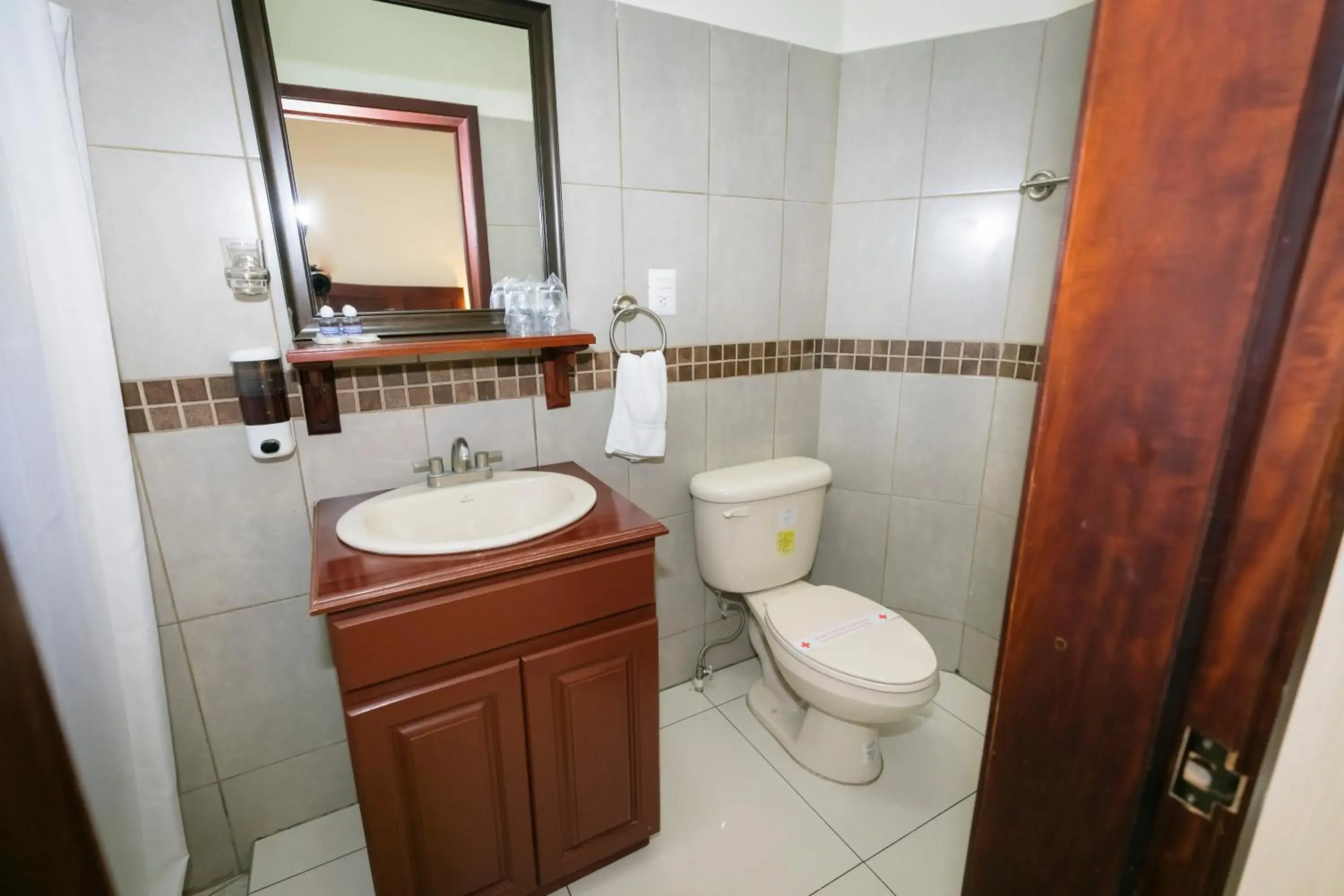 Deluxe Queen Room in Hotel Mediterraneo Inn Deluxe Queen Room in Hotel Mediterraneo Inn