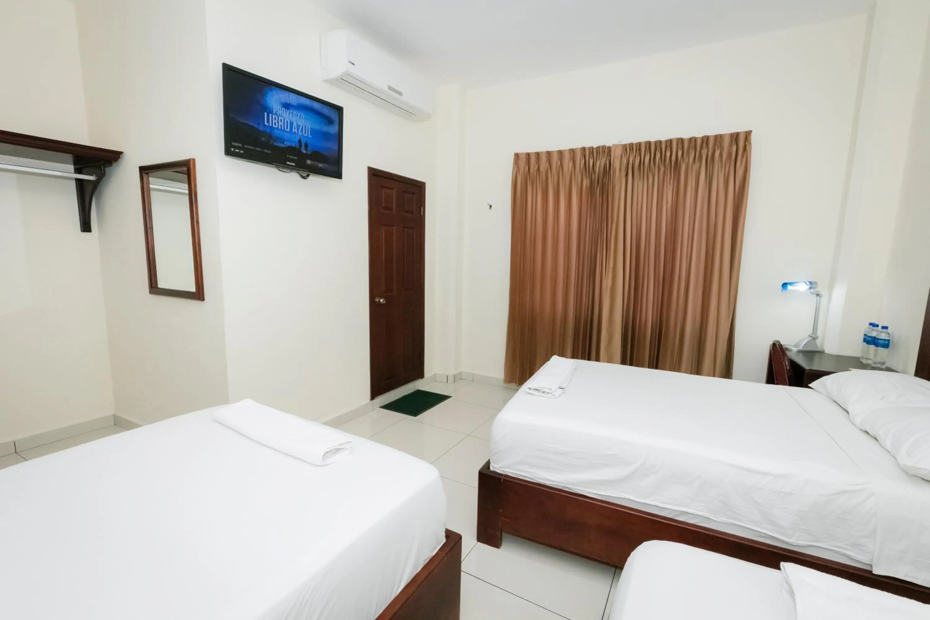 Bed in Hotel Mediterraneo Inn