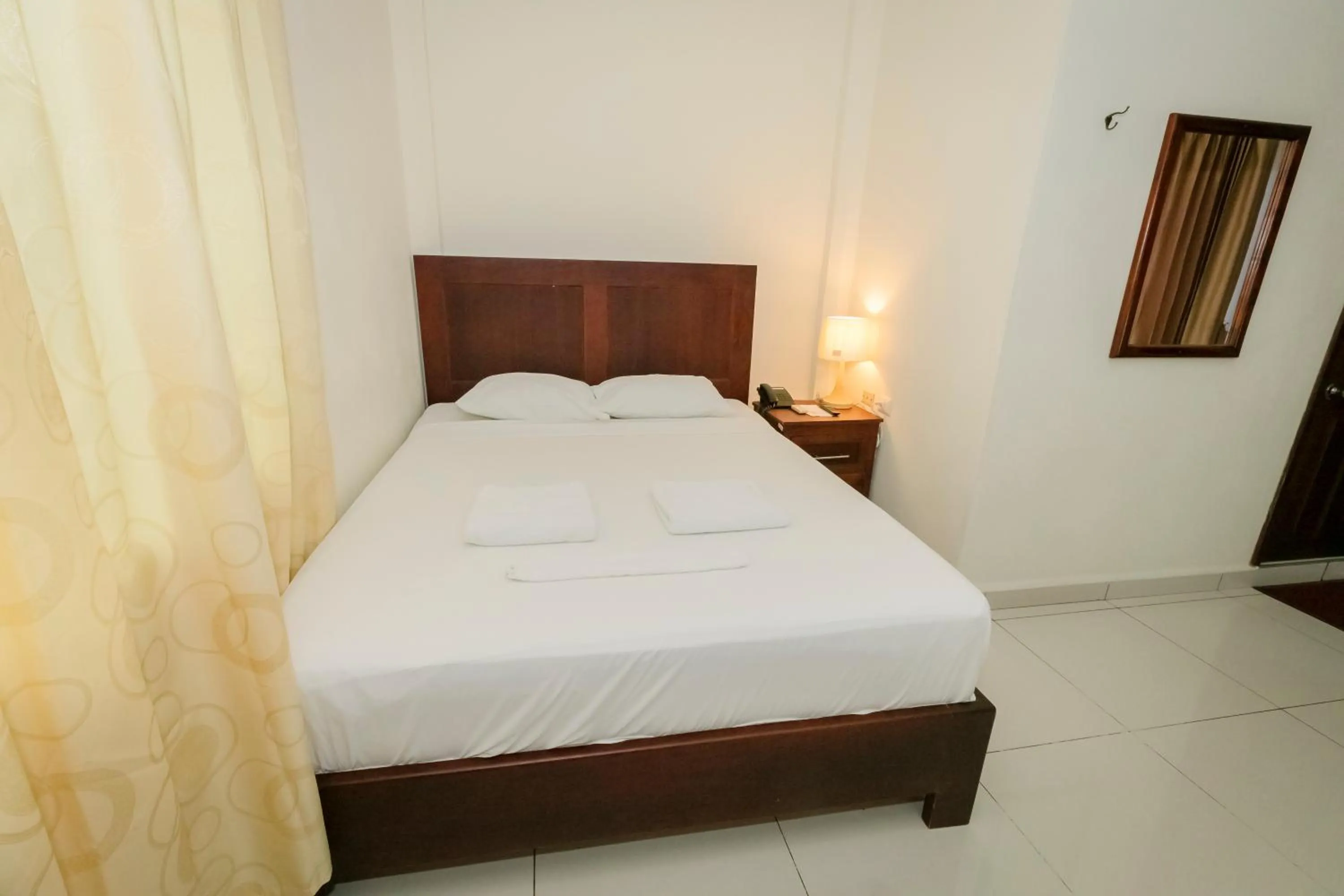 Bed in Hotel Mediterraneo Inn