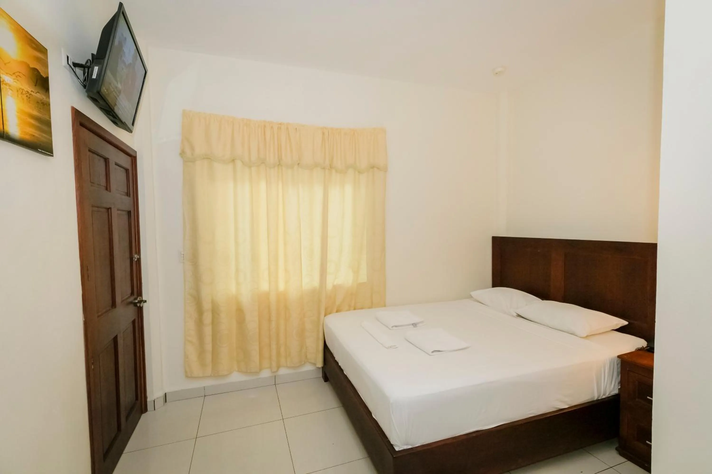 Bed in Hotel Mediterraneo Inn