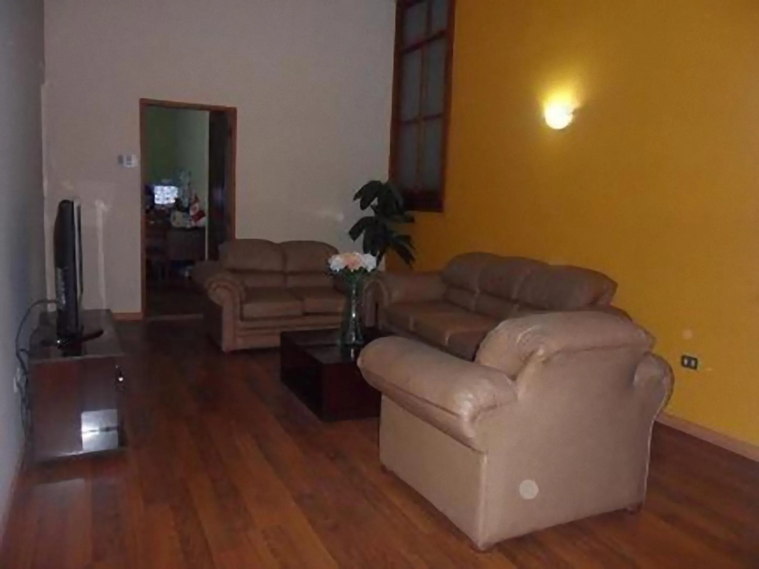 Communal lounge/ TV room in Hotel Inka Path