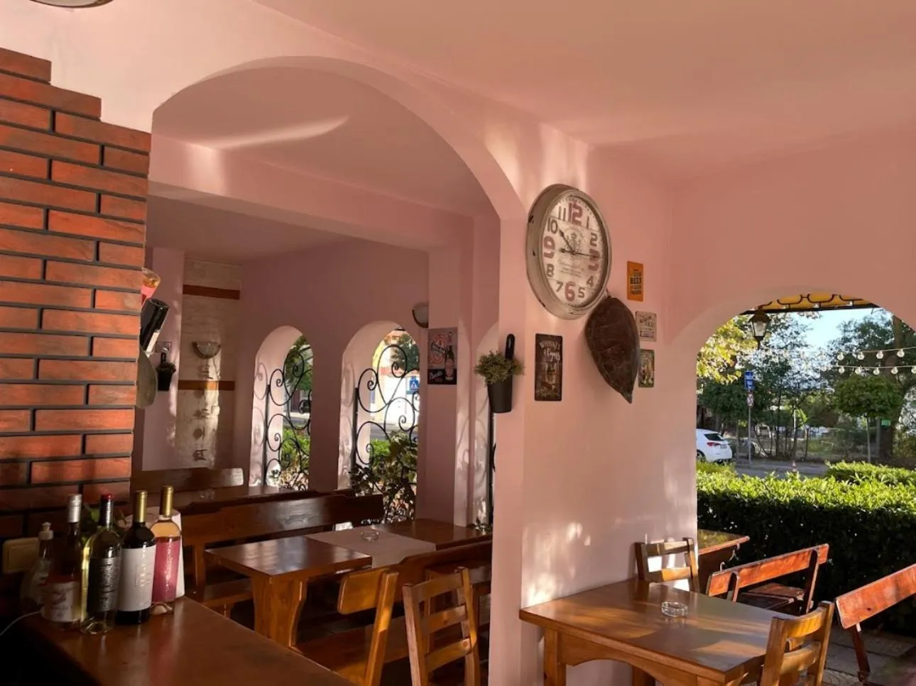 Restaurant/places to eat in Arkadia Guest House