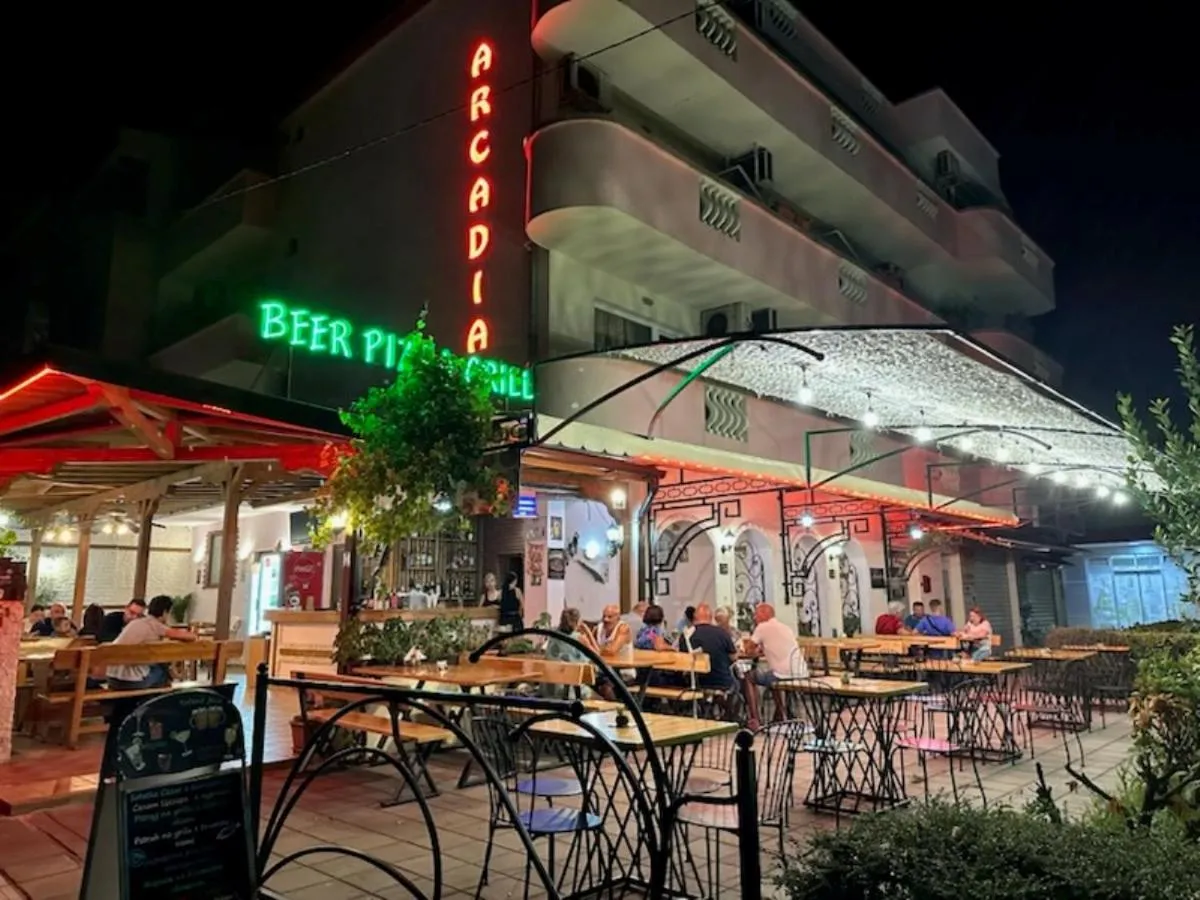 Restaurant/places to eat in Arkadia Guest House