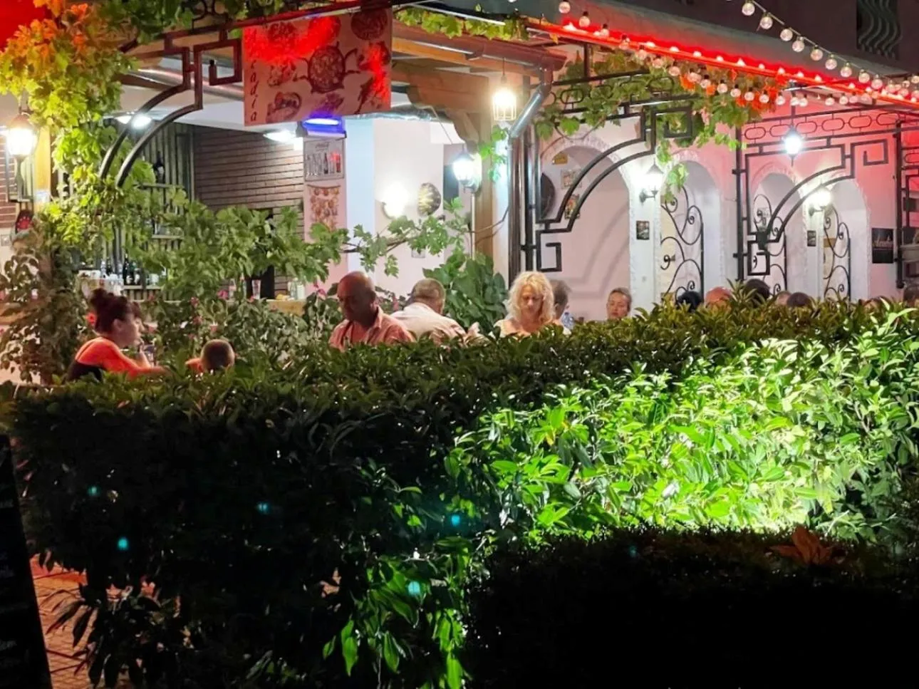 Restaurant/places to eat in Arkadia Guest House