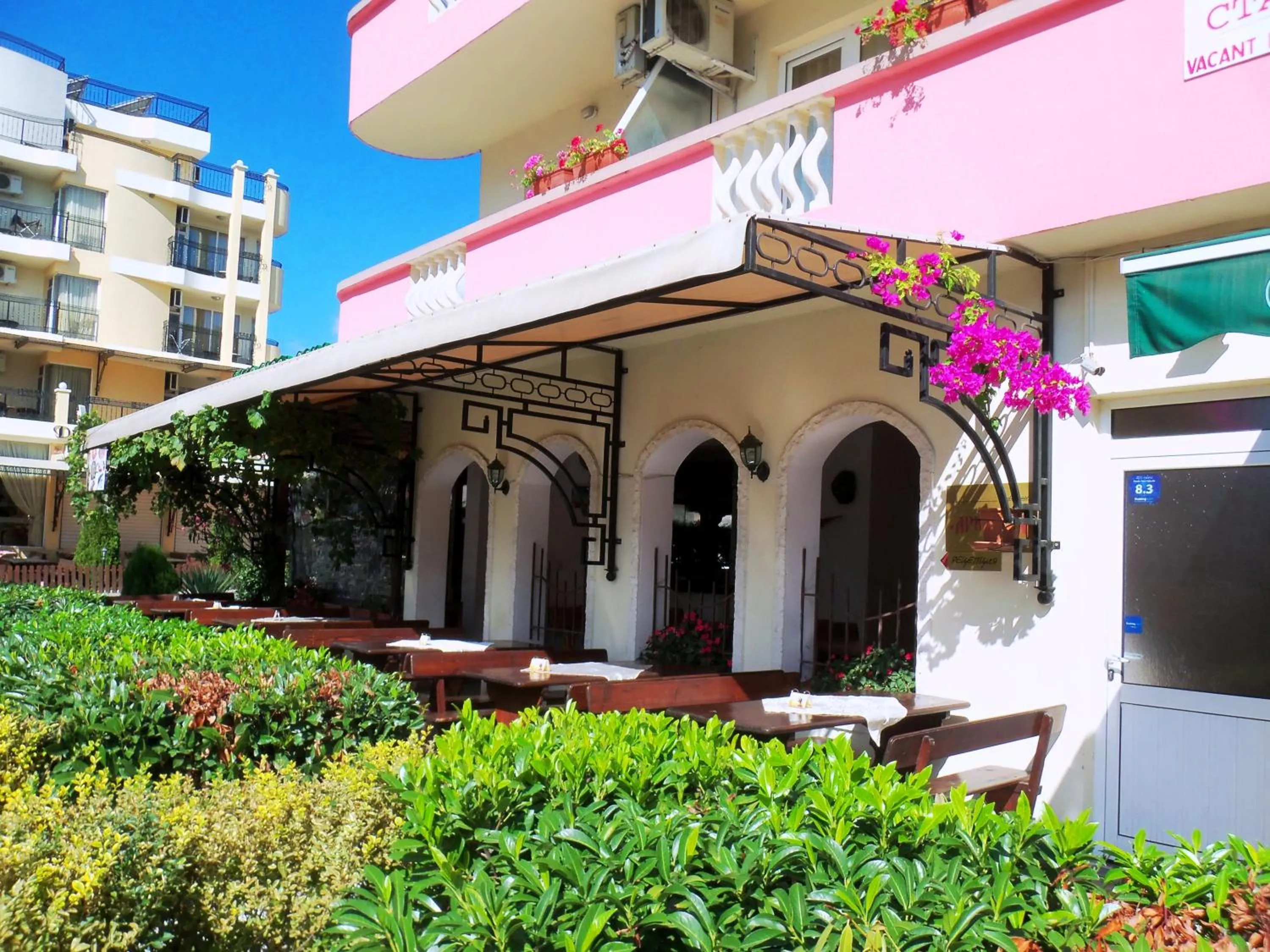 Facade/entrance in Arkadia Guest House