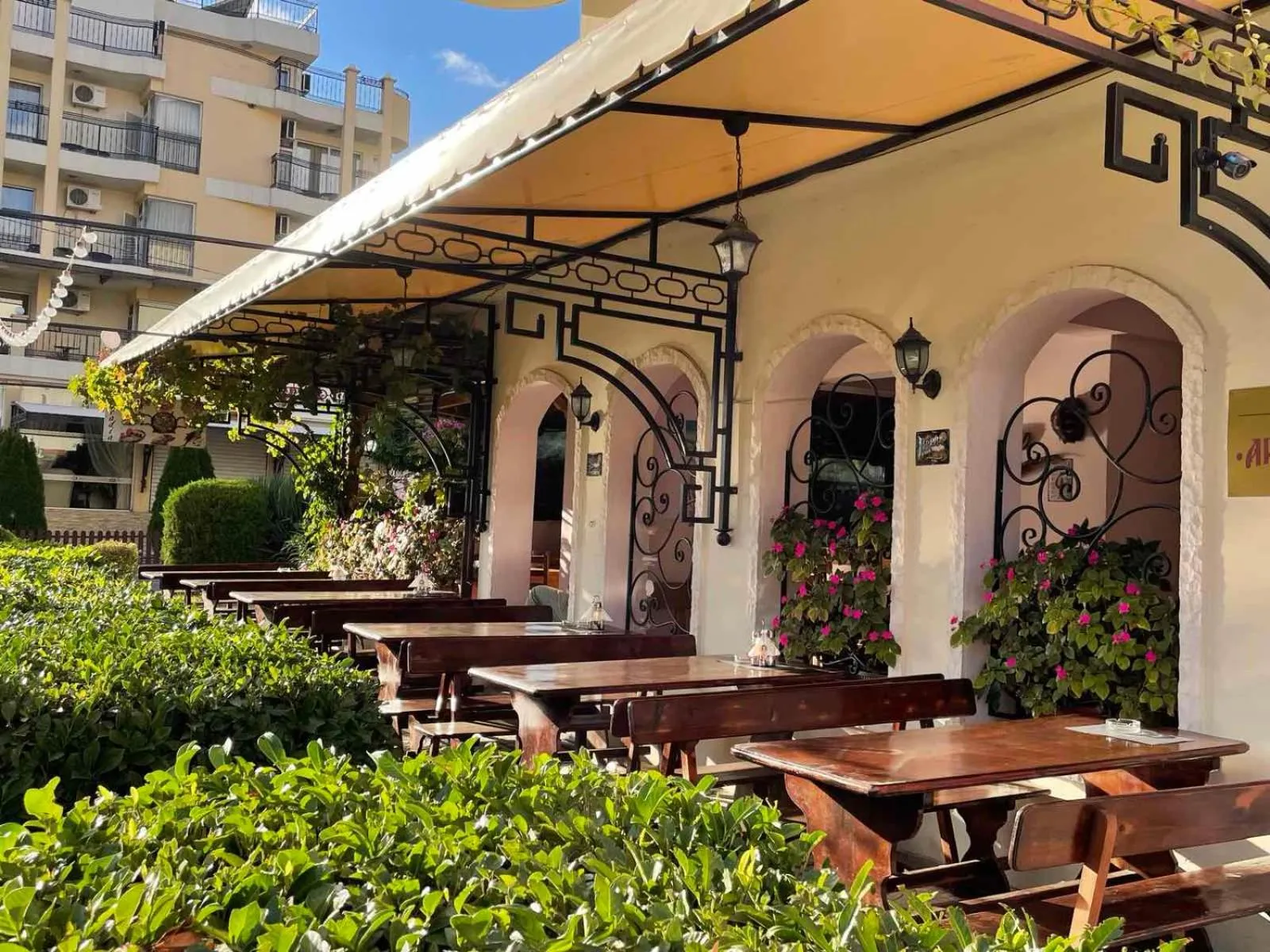 Restaurant/places to eat in Arkadia Guest House