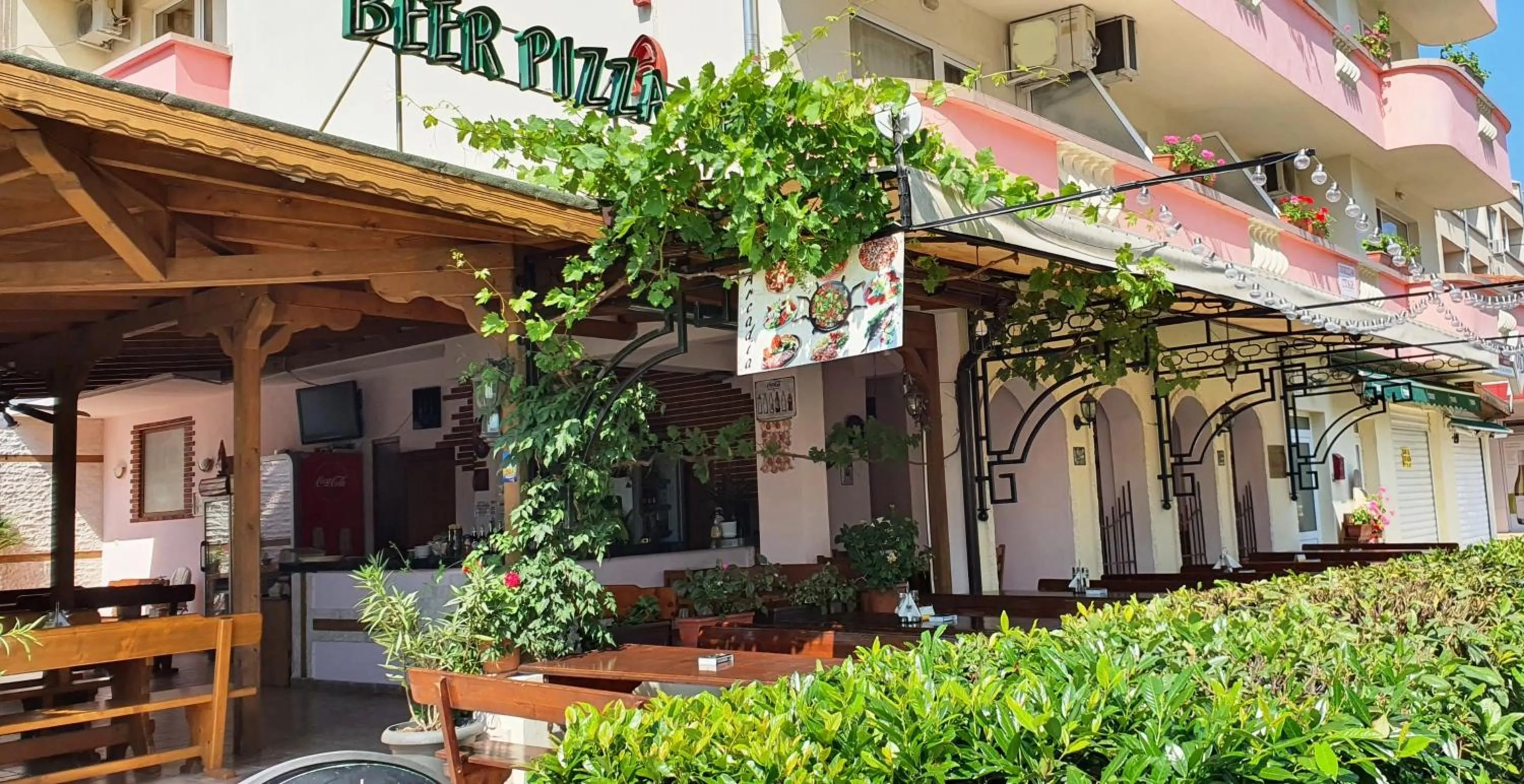 Restaurant/places to eat in Arkadia Guest House