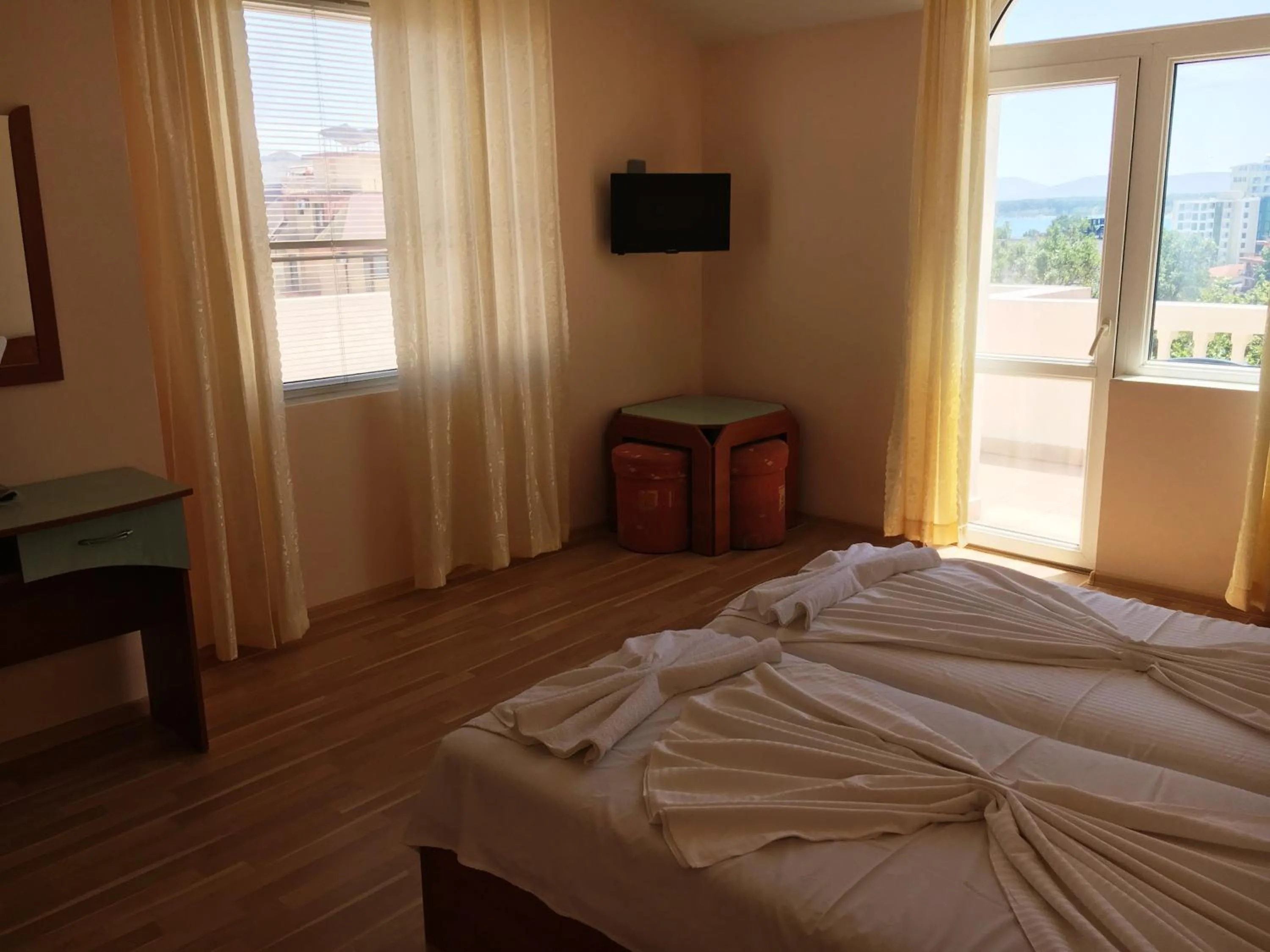 Photo of the whole room, Bed in Arkadia Guest House