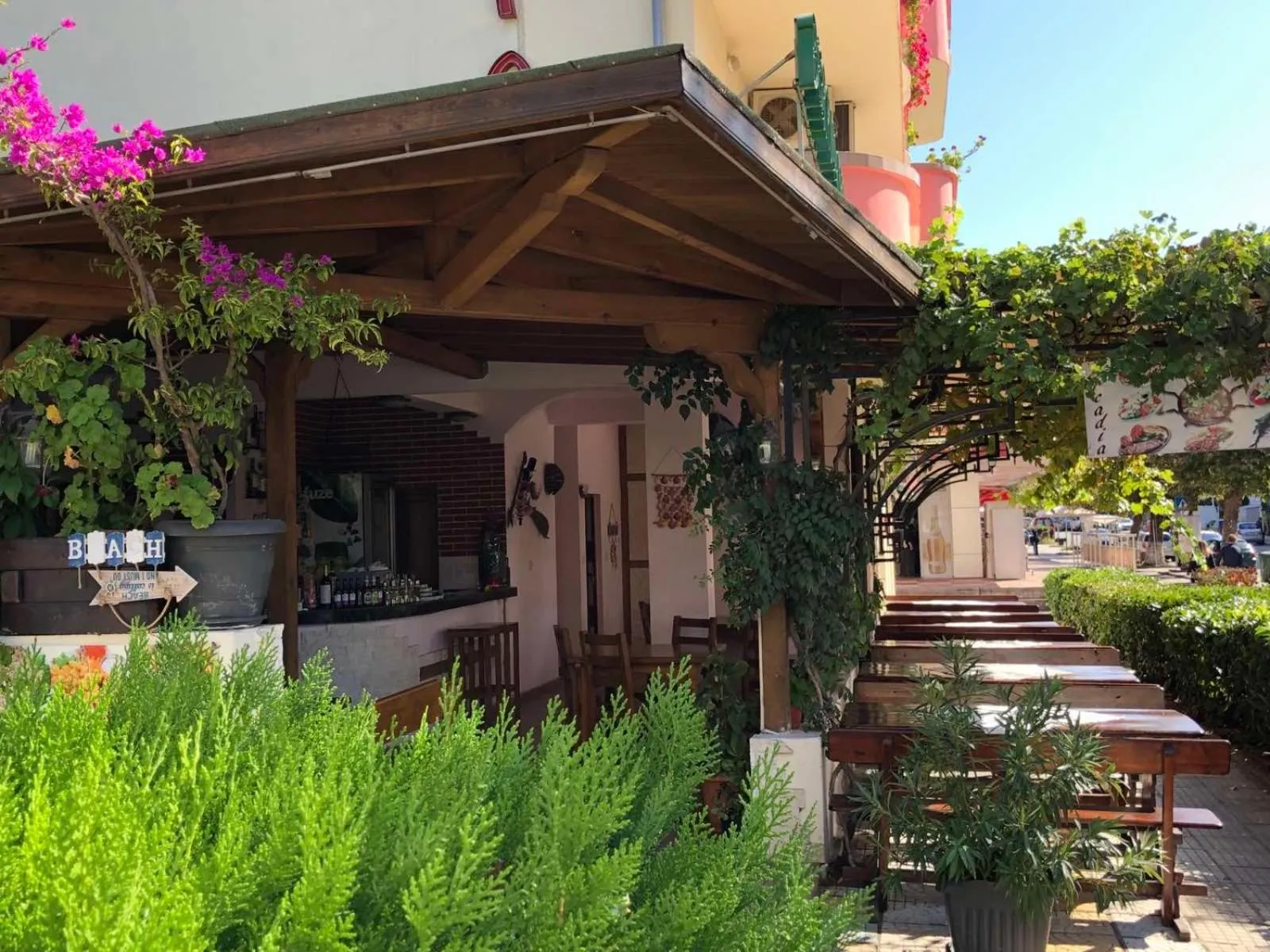 Restaurant/places to eat in Arkadia Guest House