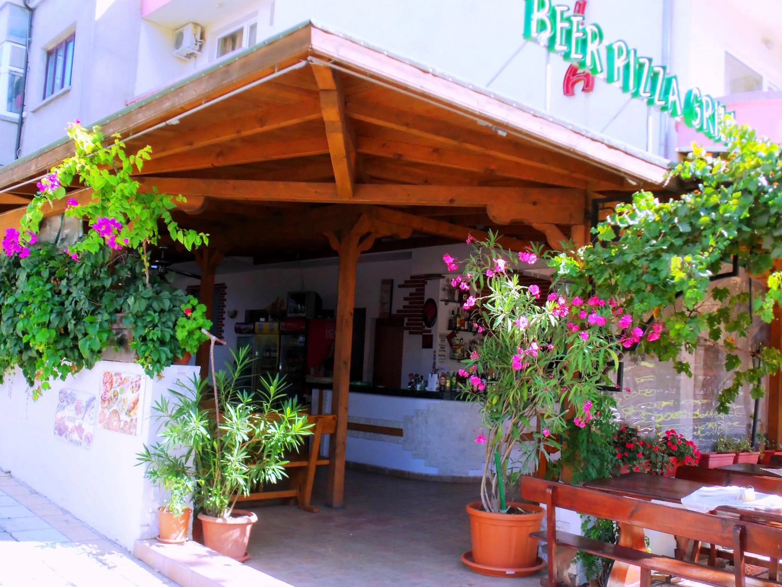 Restaurant/places to eat in Arkadia Guest House