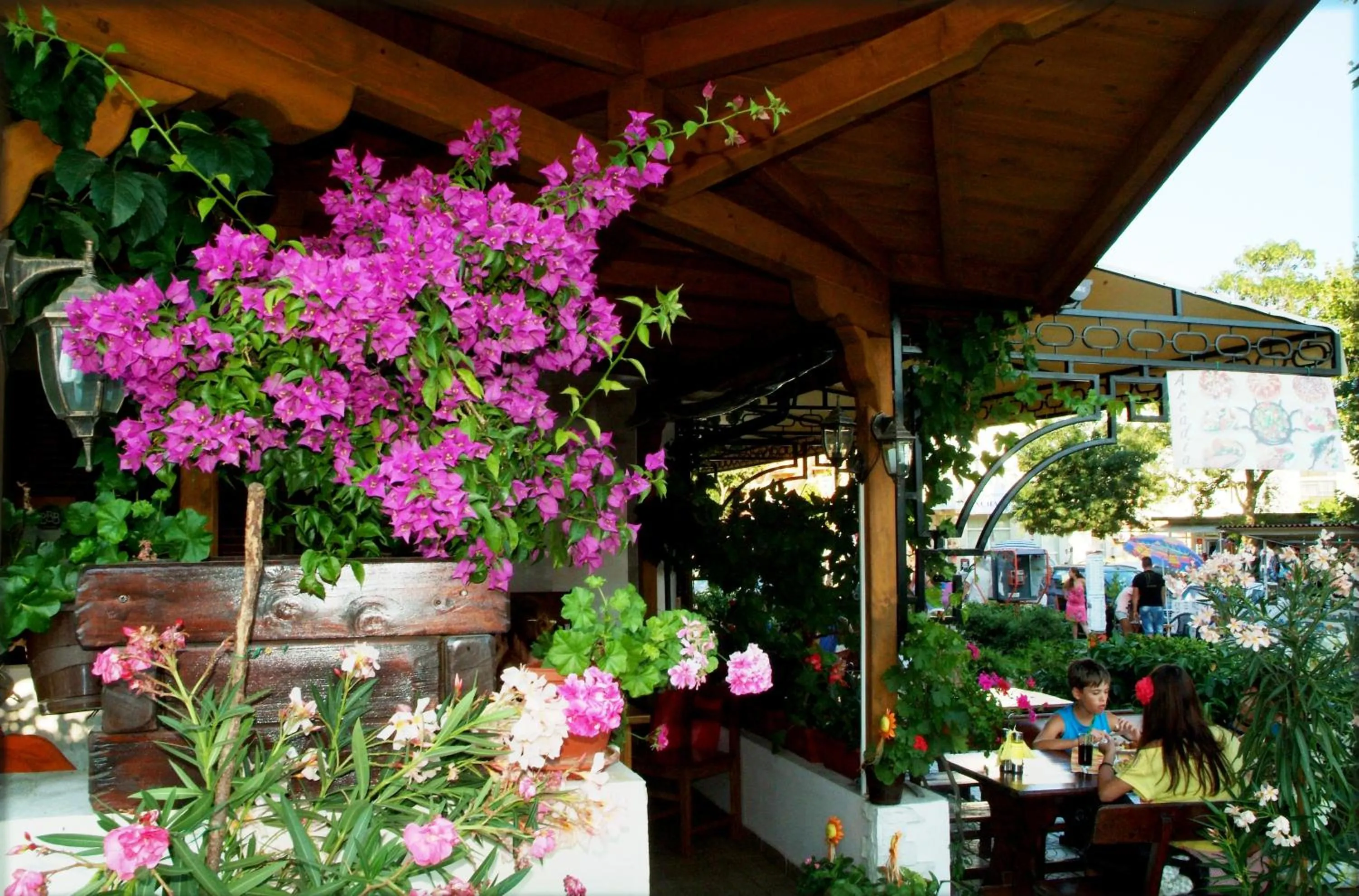 Restaurant/places to eat in Arkadia Guest House