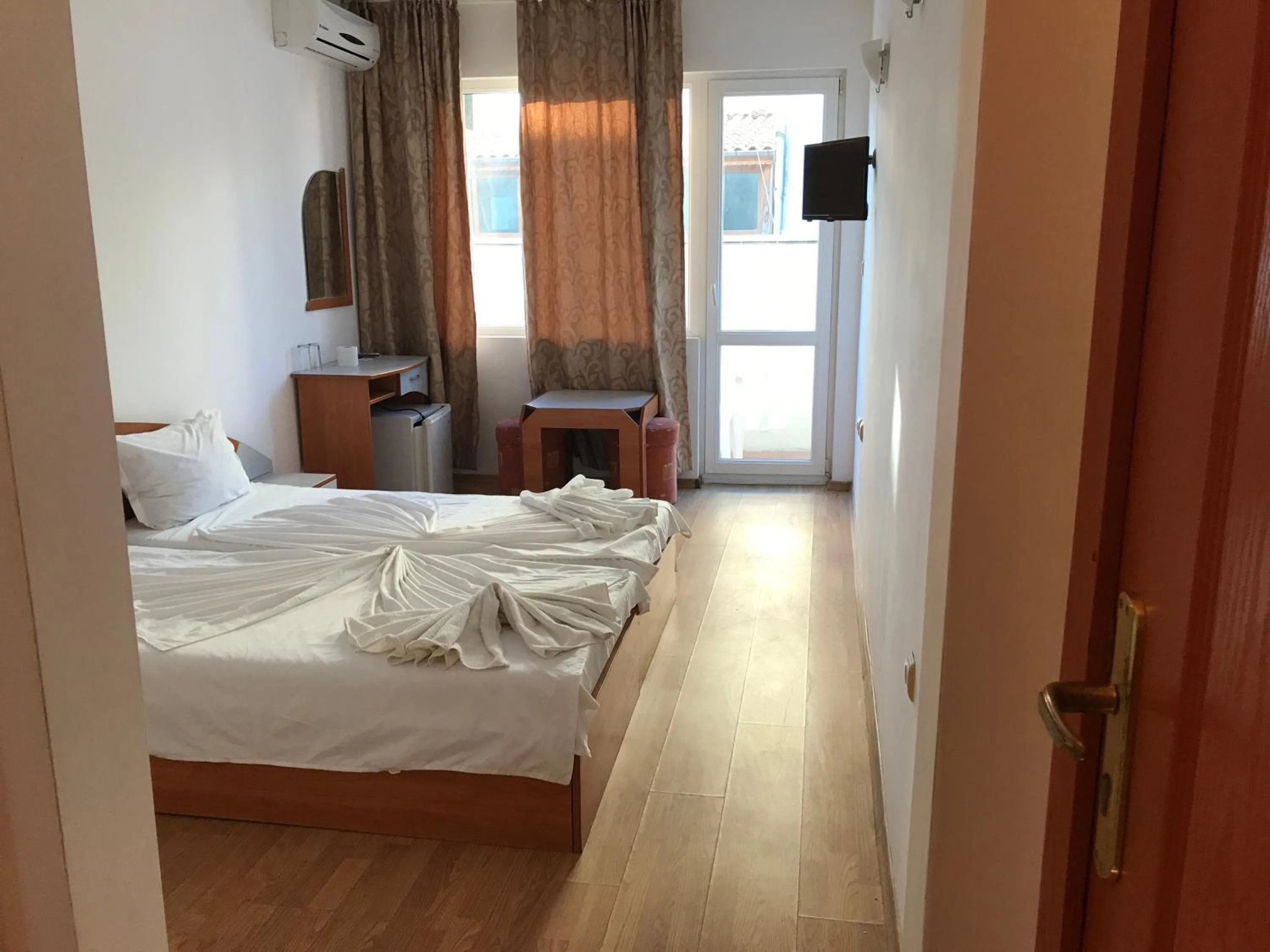 Photo of the whole room, Bed in Arkadia Guest House