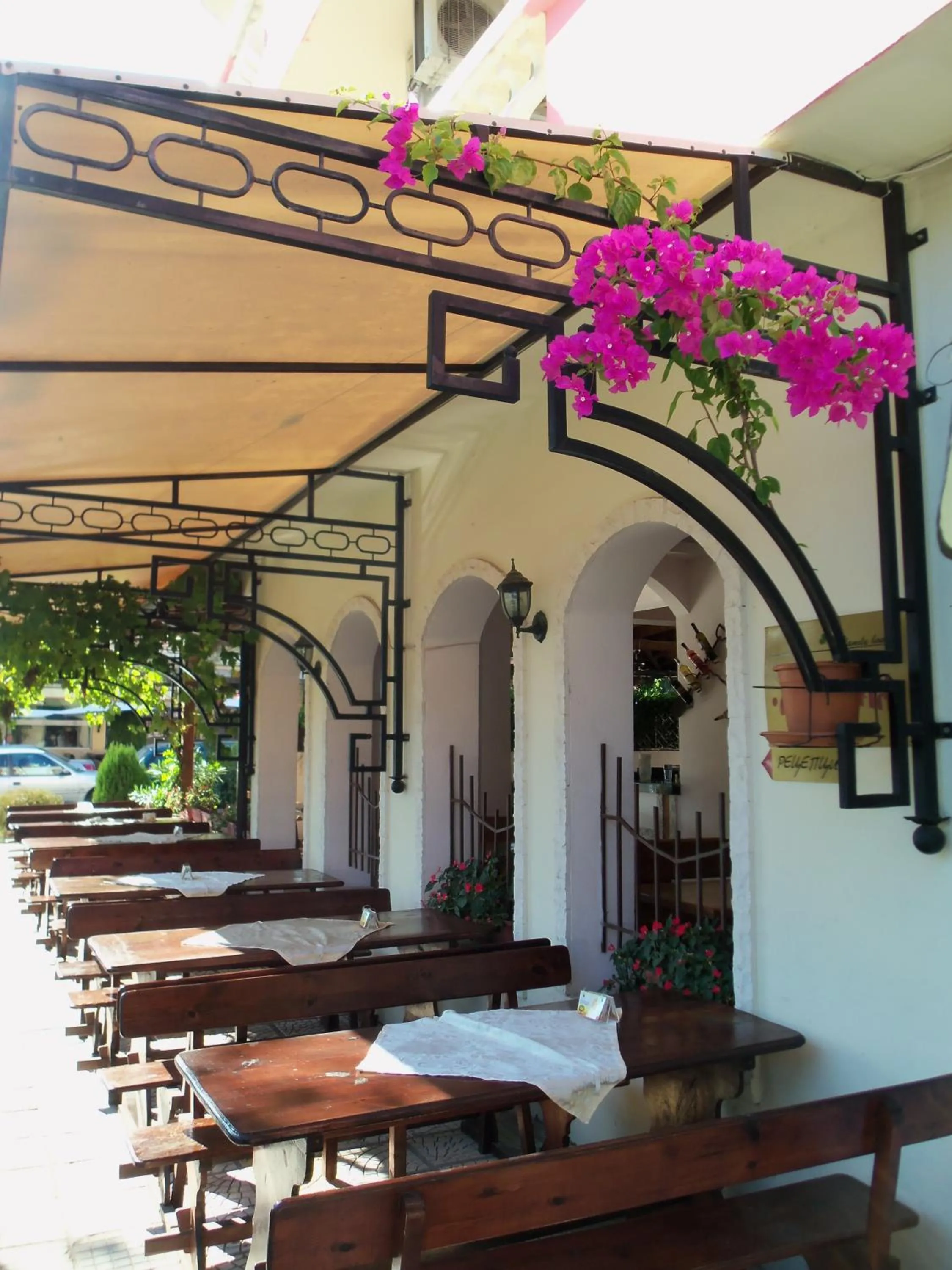 Food and drinks in Arkadia Guest House