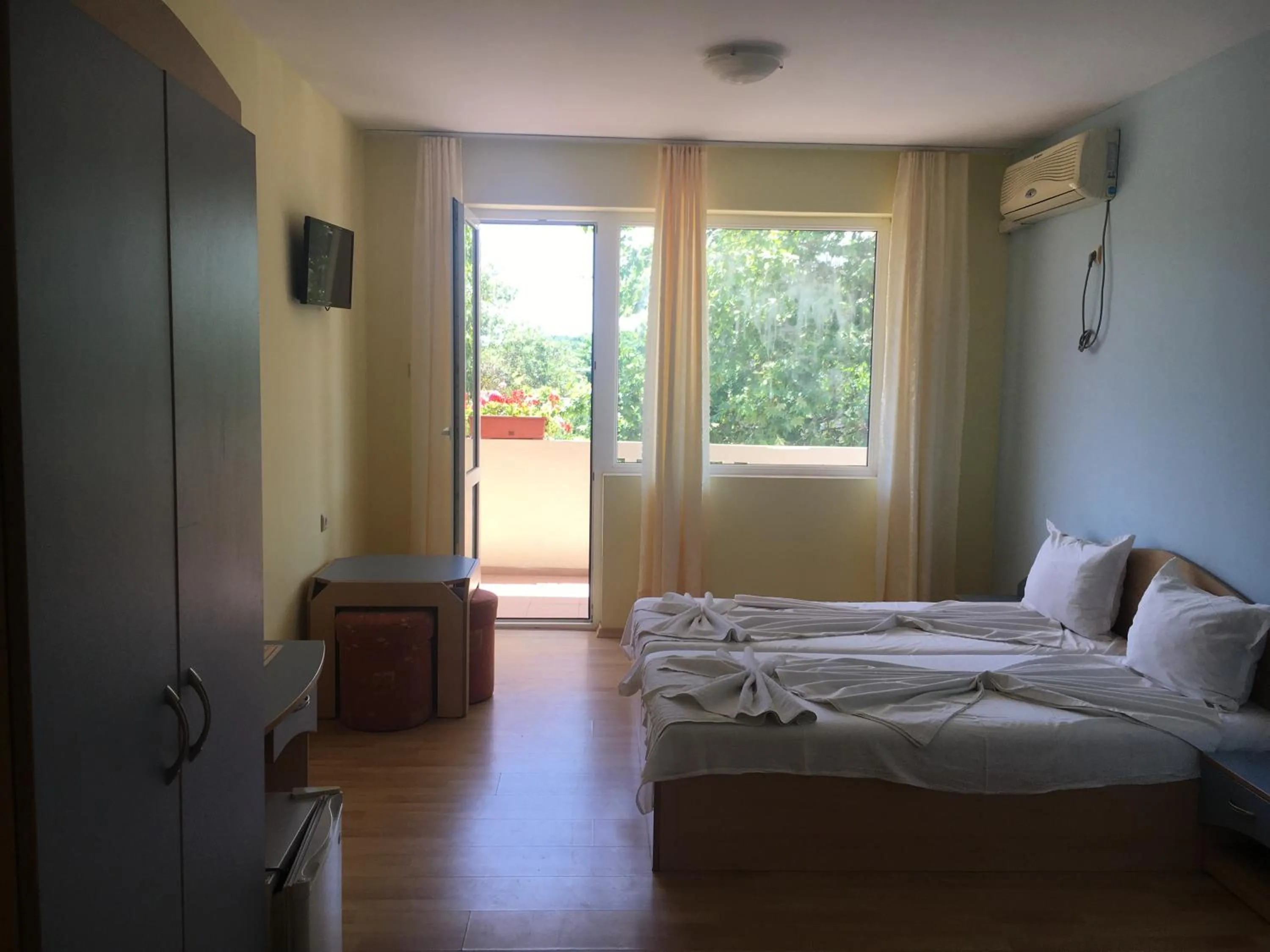 Photo of the whole room, Bed in Arkadia Guest House