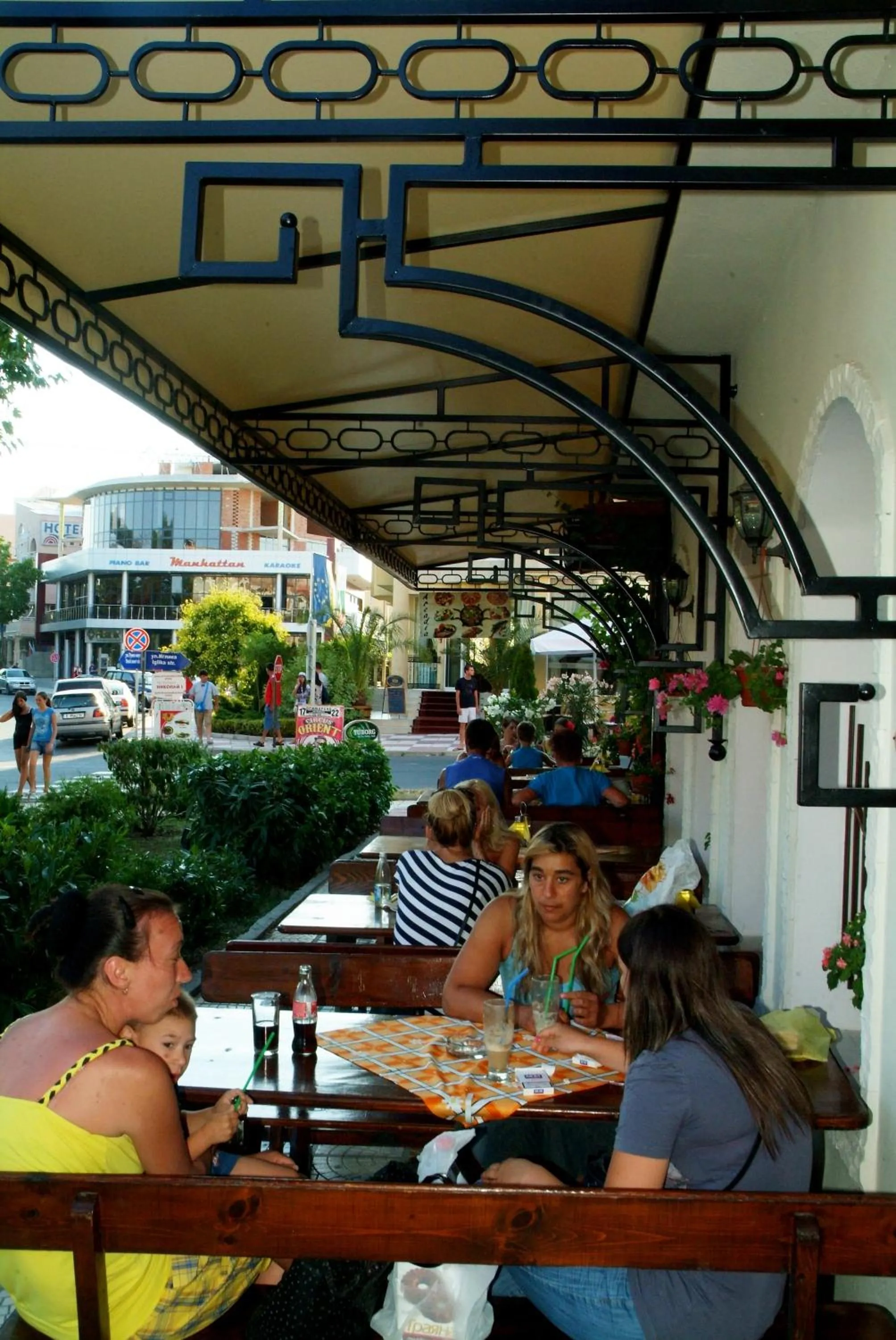 Restaurant/places to eat in Arkadia Guest House