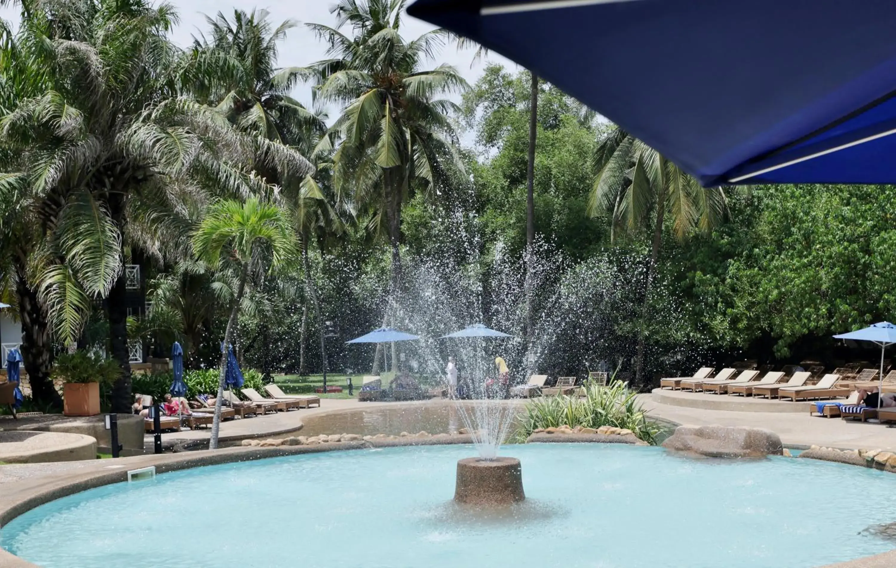 Swimming pool in Labadi Beach Hotel Swimming pool in Labadi Beach Hotel