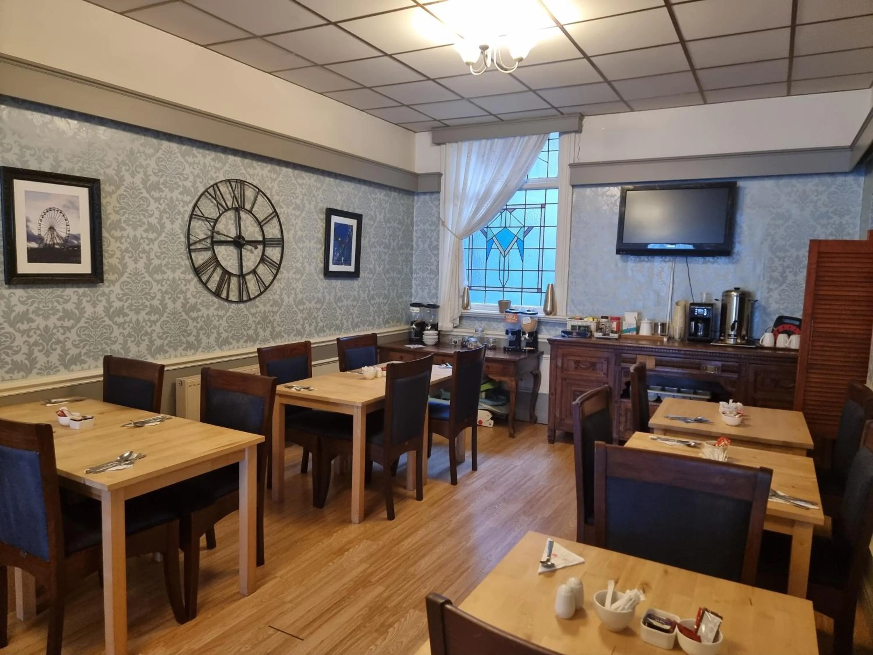 Restaurant/places to eat in Hotel Vienna