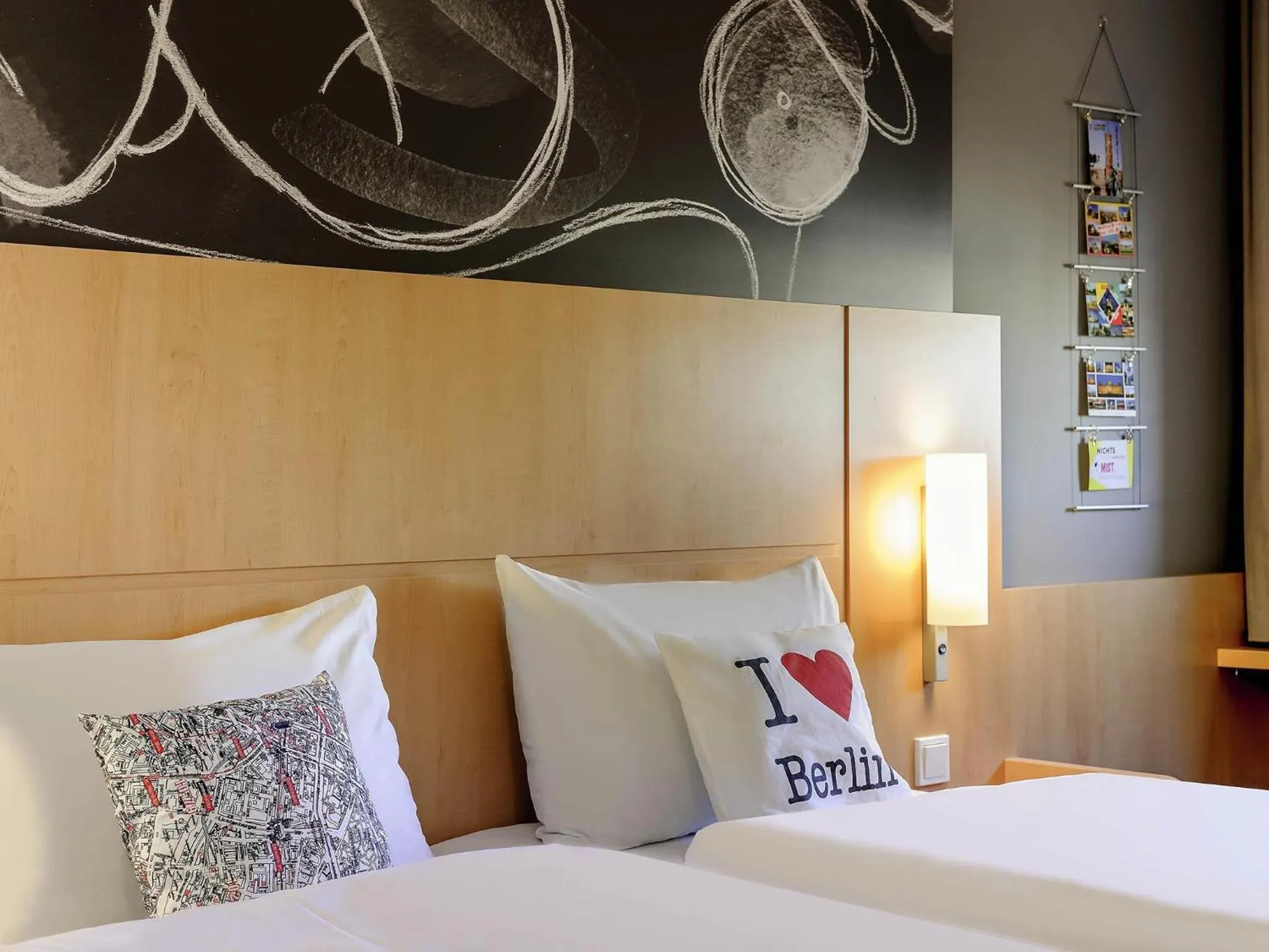 Bedroom, Bed in ibis Berlin Kurfuerstendamm - neu renoviert