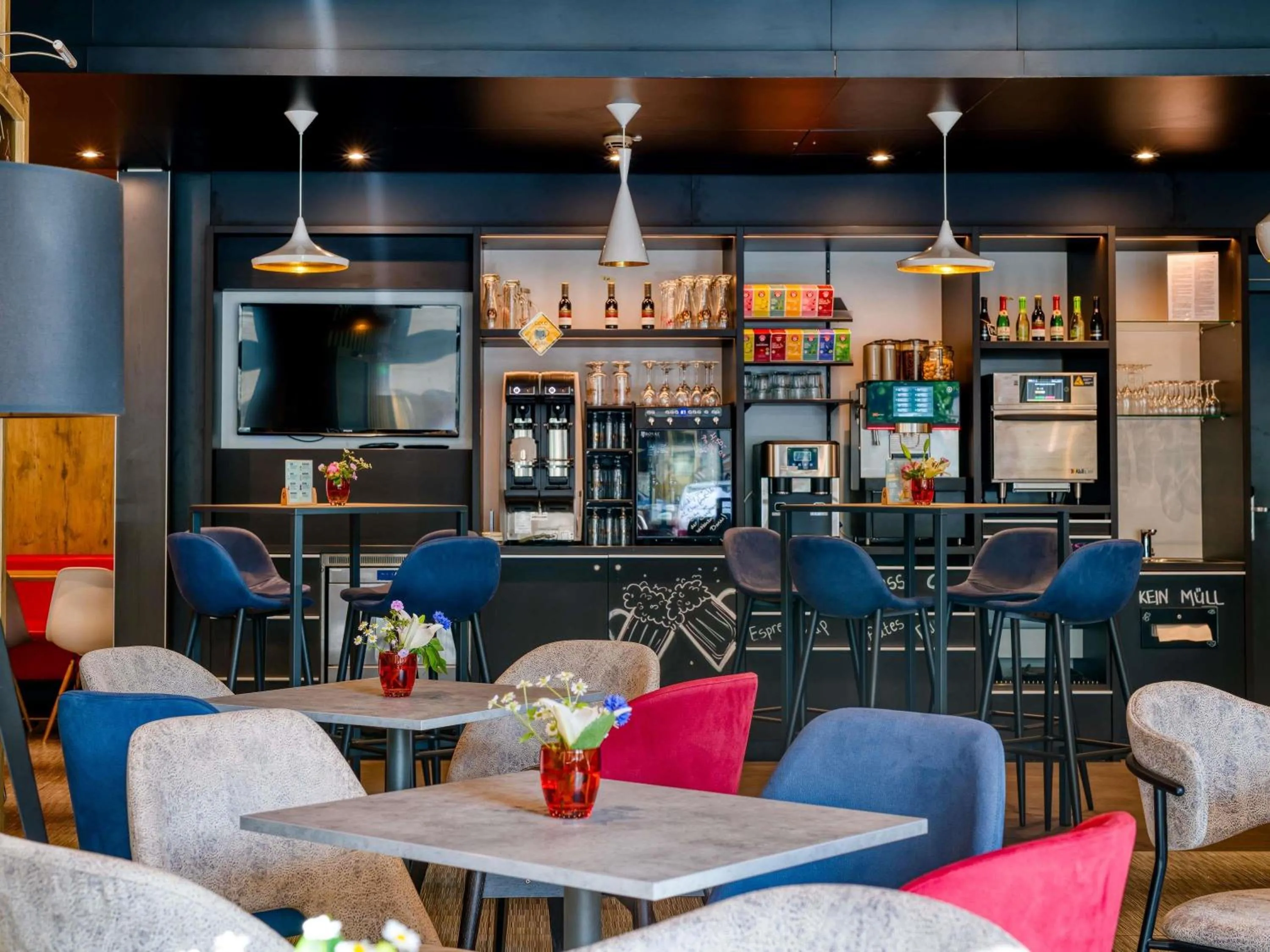 Lounge or bar in ibis Berlin Kurfuerstendamm - neu renoviert