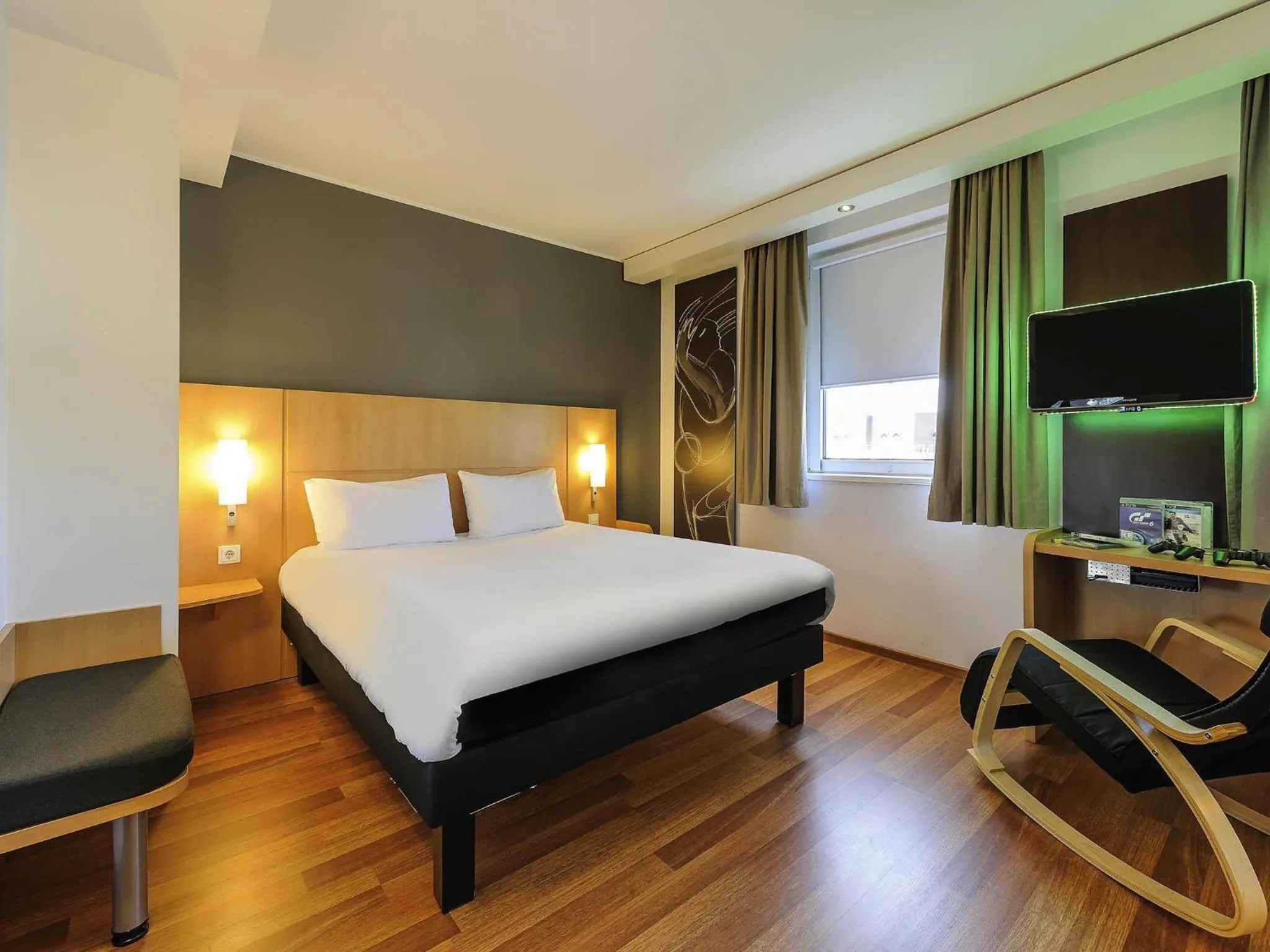 Bedroom, Bed in ibis Berlin Kurfuerstendamm - neu renoviert