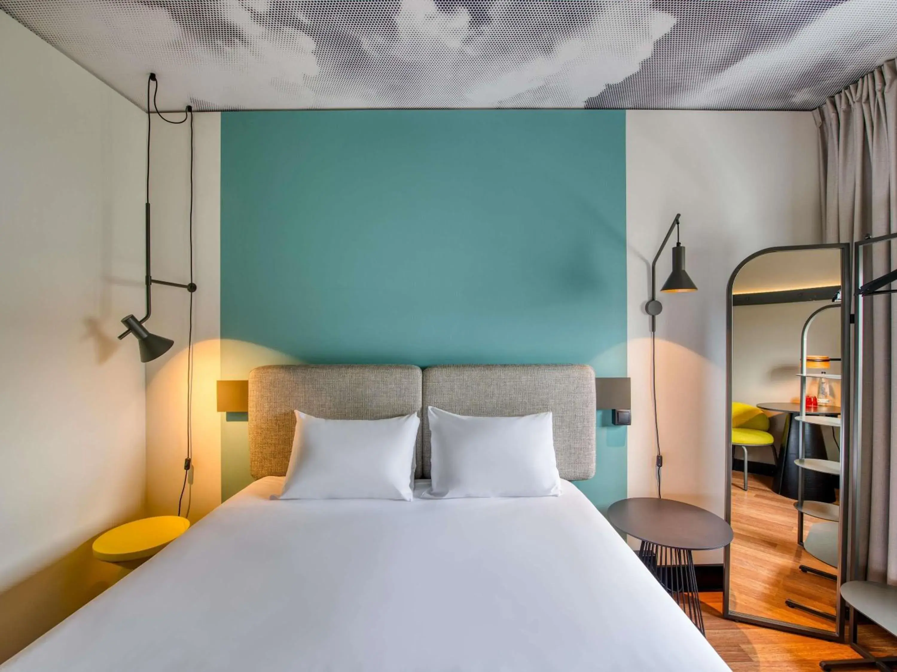 Bedroom, Bed in ibis Berlin Kurfuerstendamm - neu renoviert Bedroom, Bed in ibis Berlin Kurfuerstendamm - neu renoviert