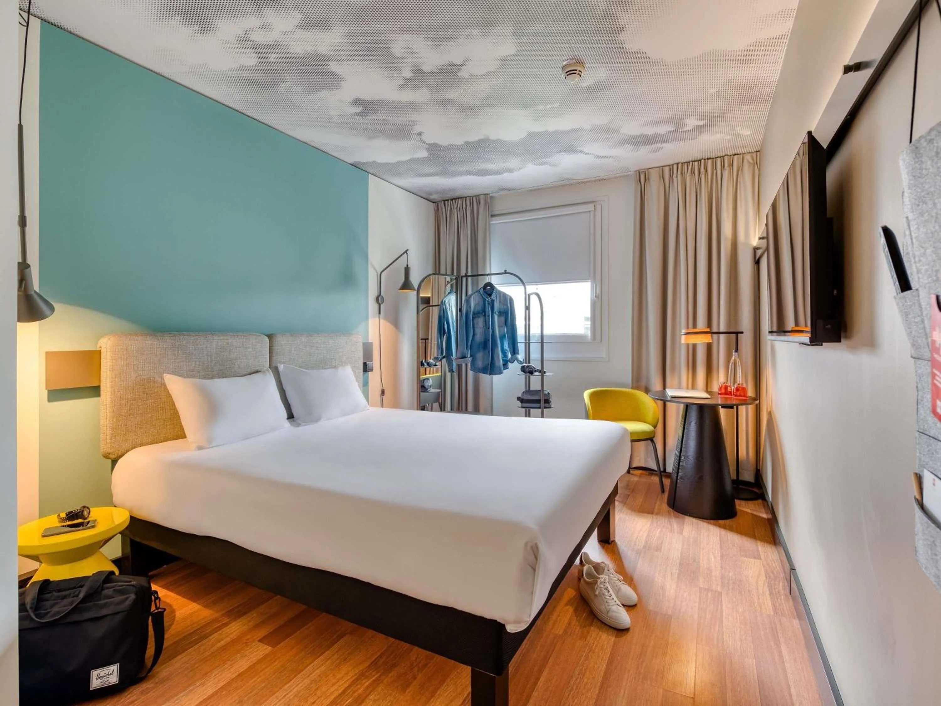 Bedroom, Bed in ibis Berlin Kurfuerstendamm - neu renoviert