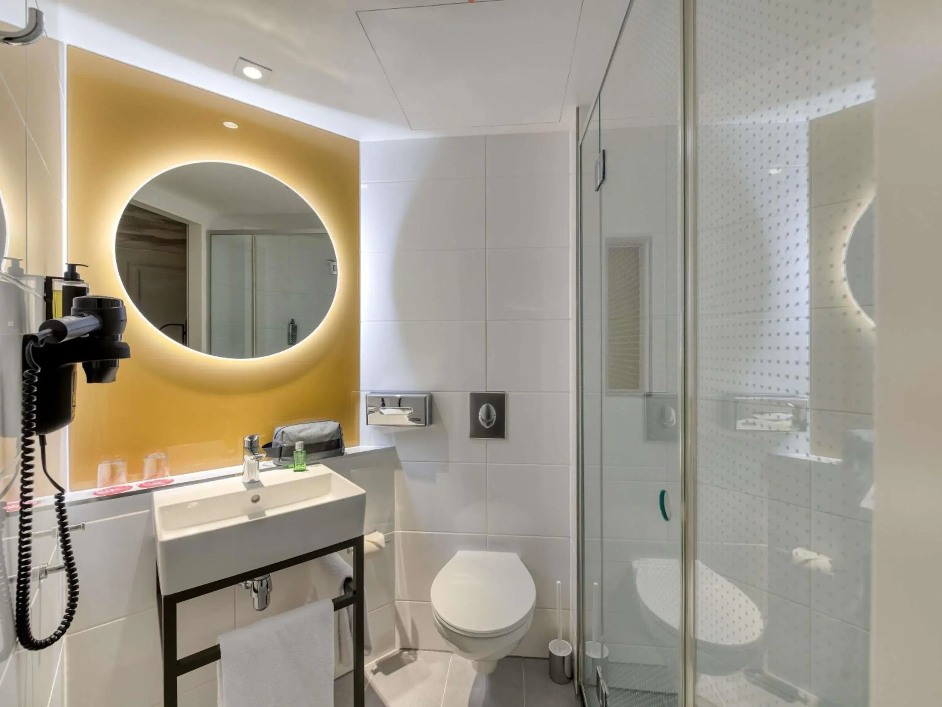 Bedroom in ibis Berlin Kurfuerstendamm - neu renoviert Bedroom in ibis Berlin Kurfuerstendamm - neu renoviert