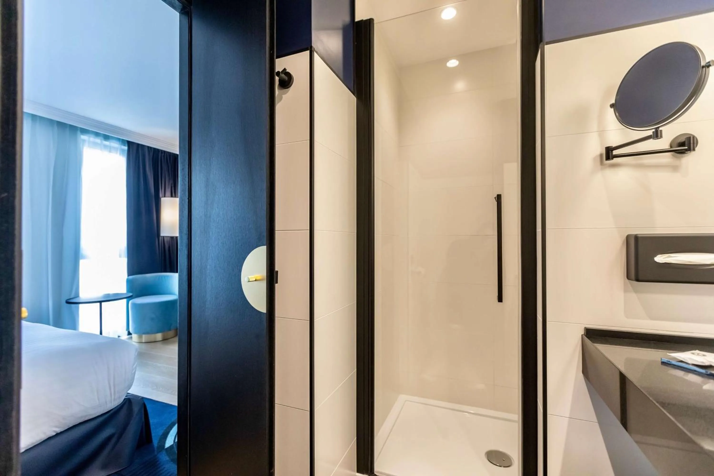 Bathroom, Bed in Best Western Plus Crystal, Hotel,Bar & Spa