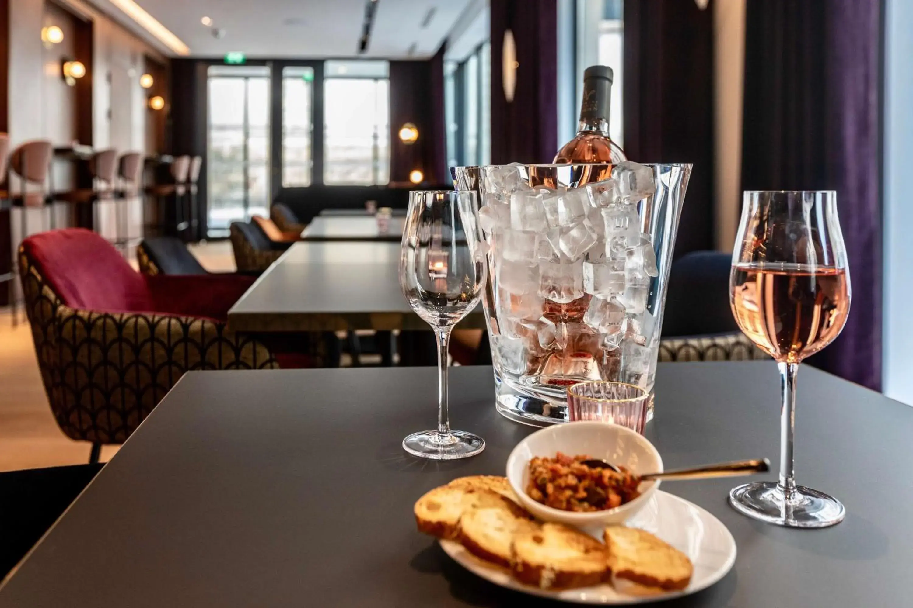 Lounge or bar in Best Western Plus Crystal, Hotel,Bar & Spa Lounge or bar in Best Western Plus Crystal, Hotel,Bar & Spa